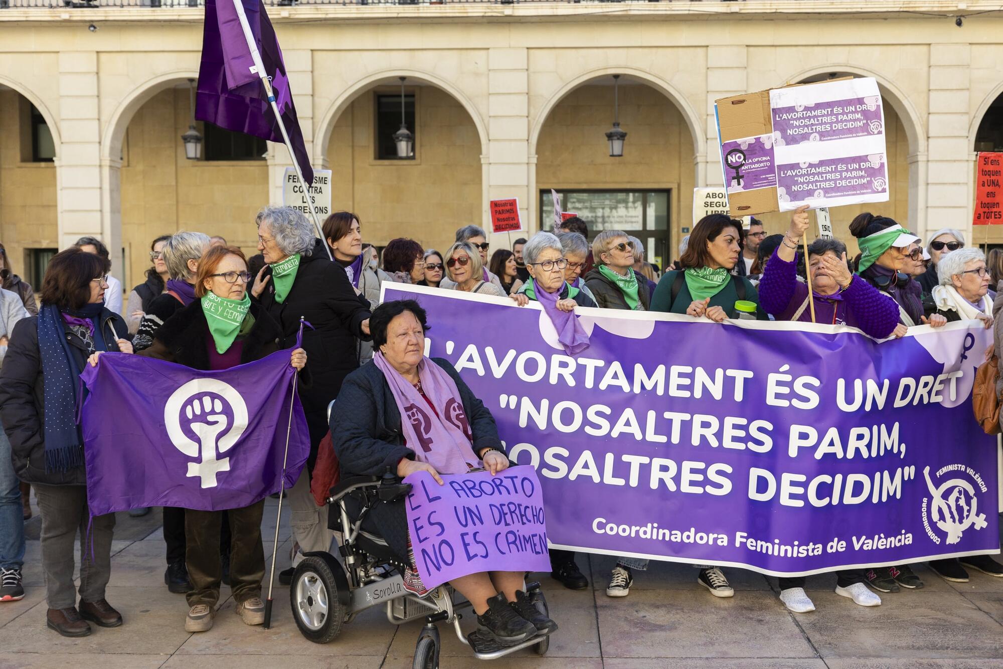 Movilización contra la oficina antiaborto de PP y Vox en Alicante - 16