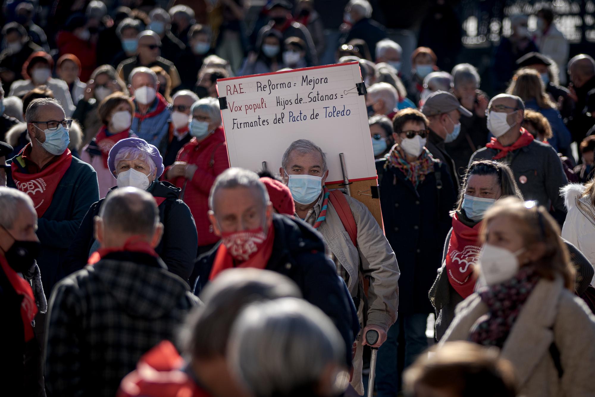 Manifestación cuarto aniversario Movimiento Pensionistas en Bilbao - 16