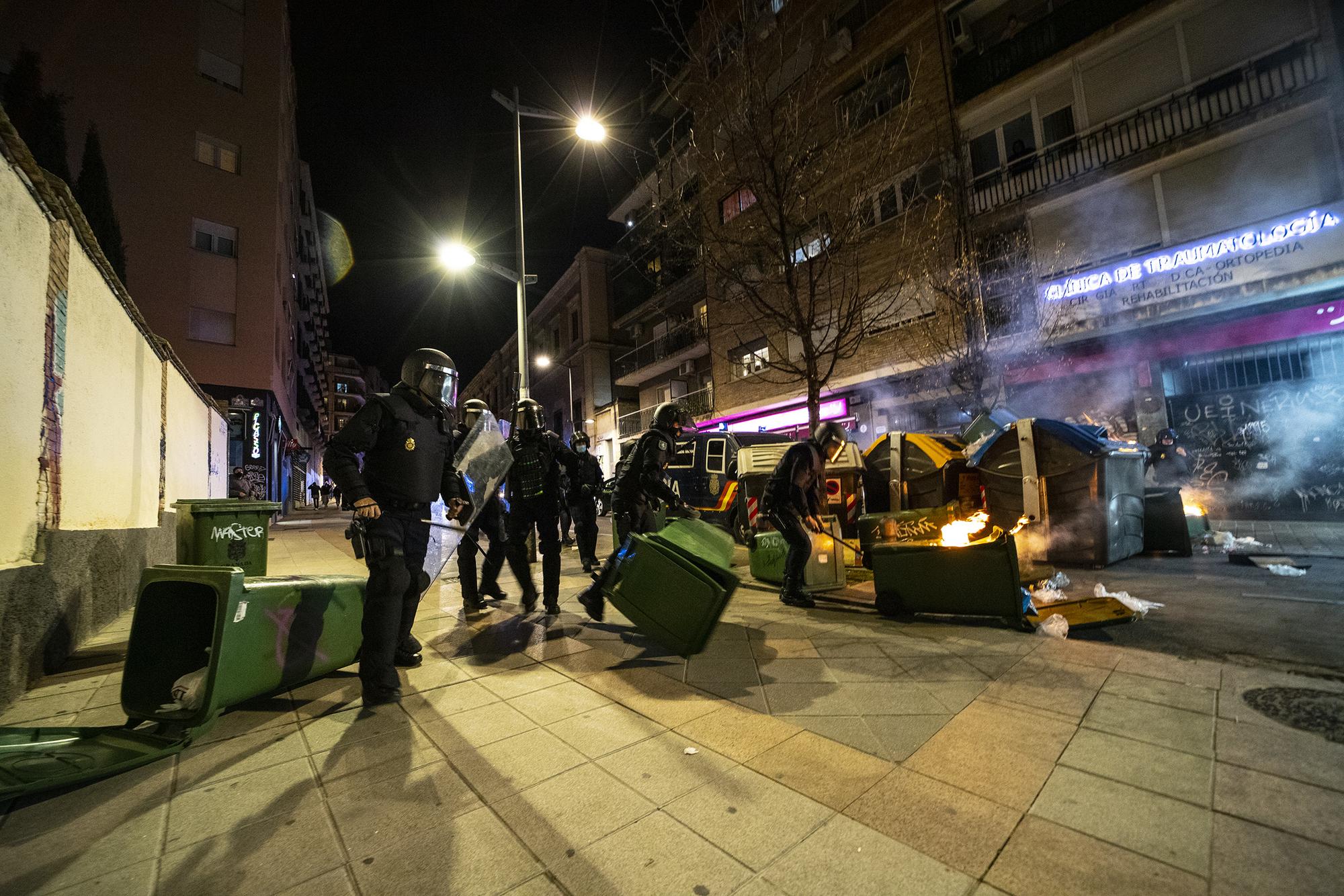 Barricadas en la manifestación de Granada por la encarcelamiento de Pablo Hasél - 18