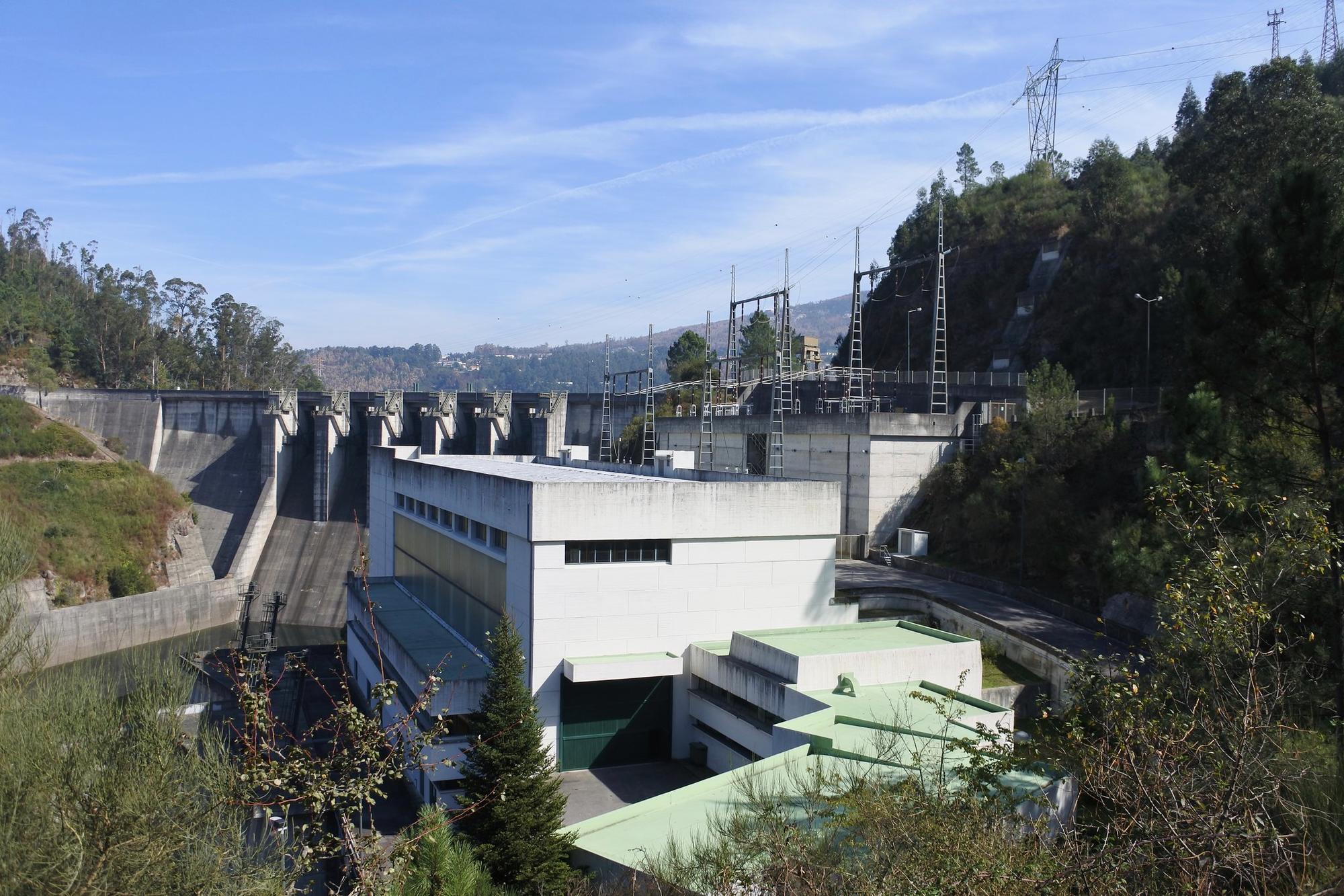 Presa sobre el río Tamega