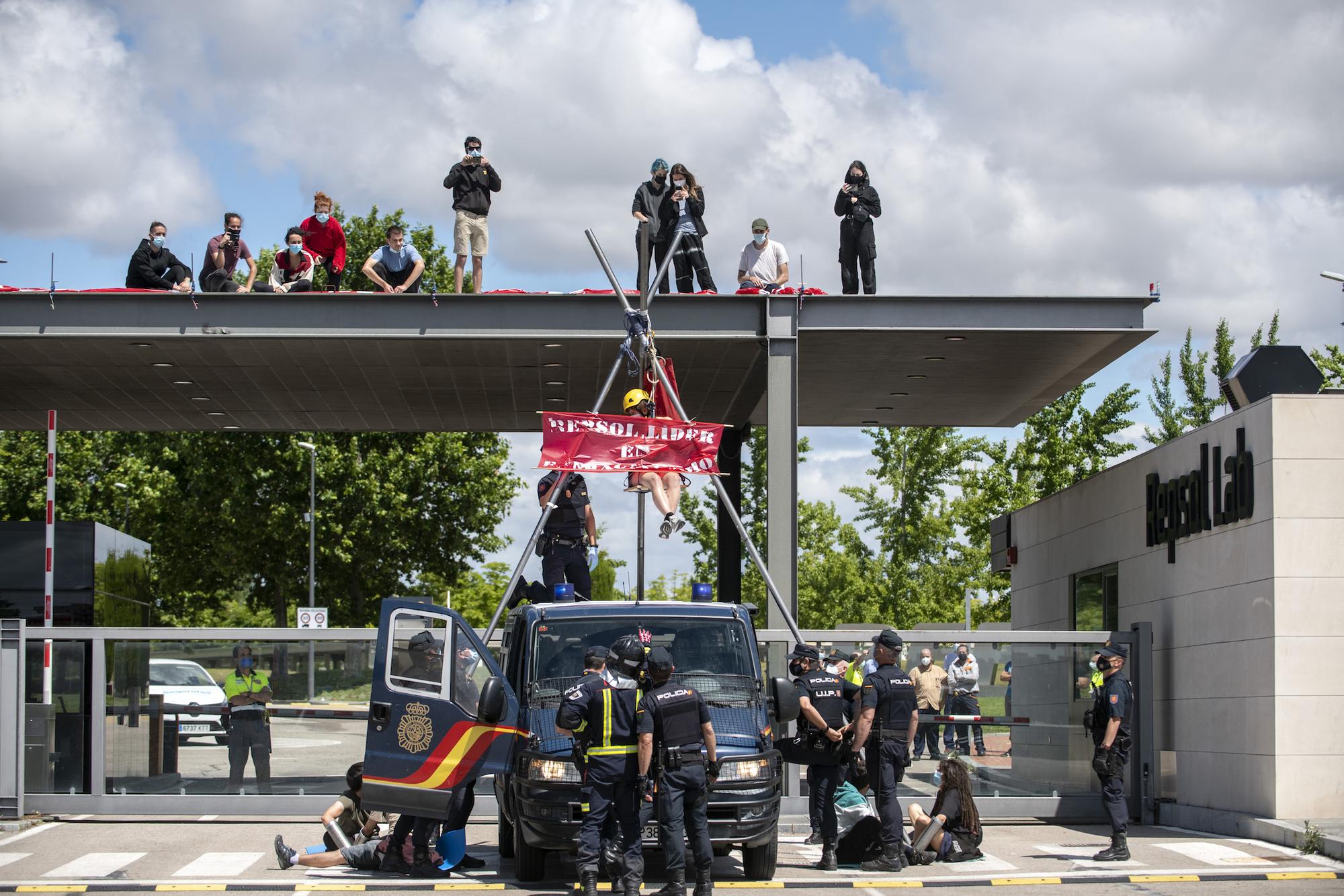 Rebelión por el Clima bloquea la sede de Repsol en Móstoles - 17