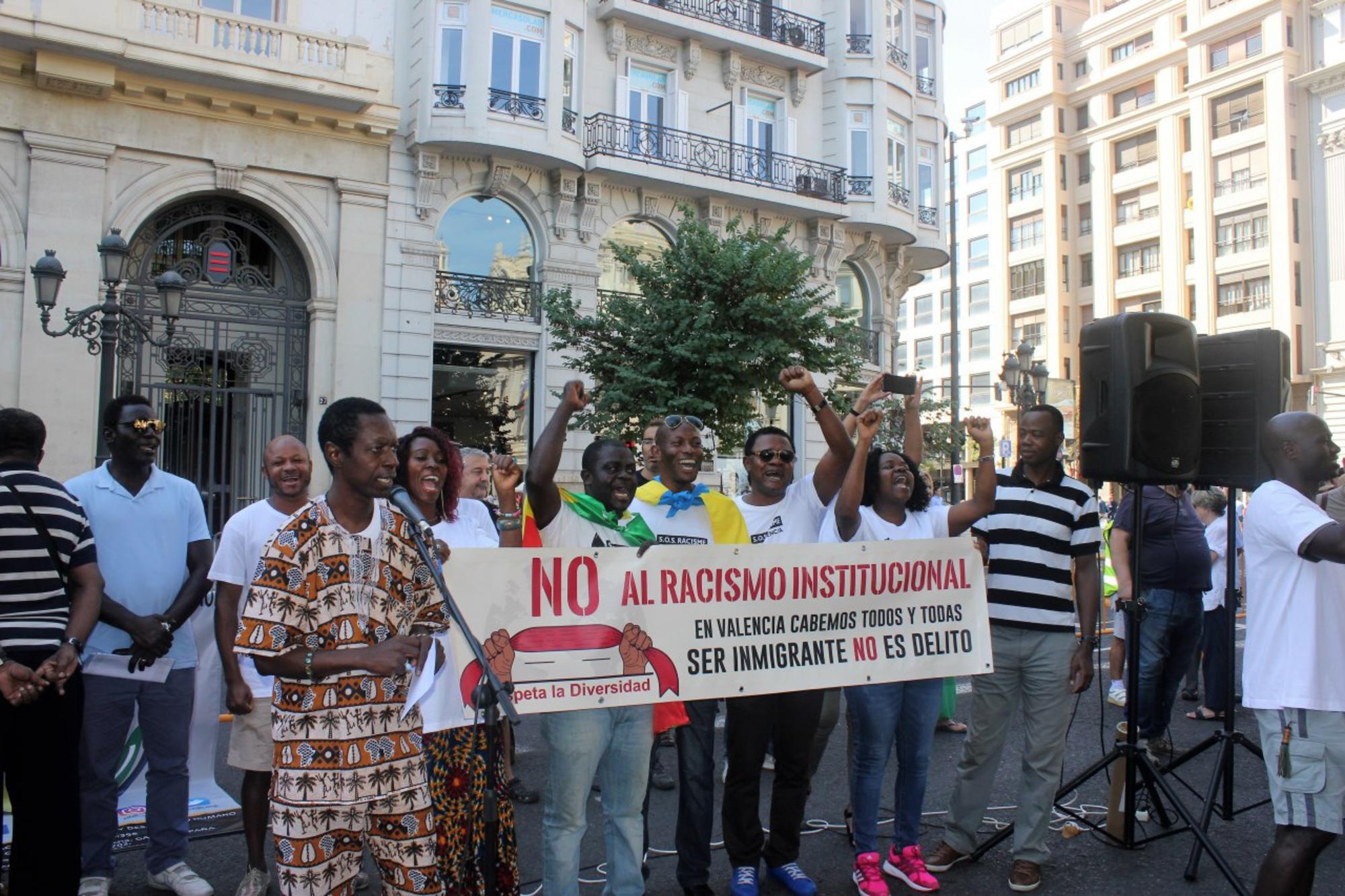 No al racismo institucional