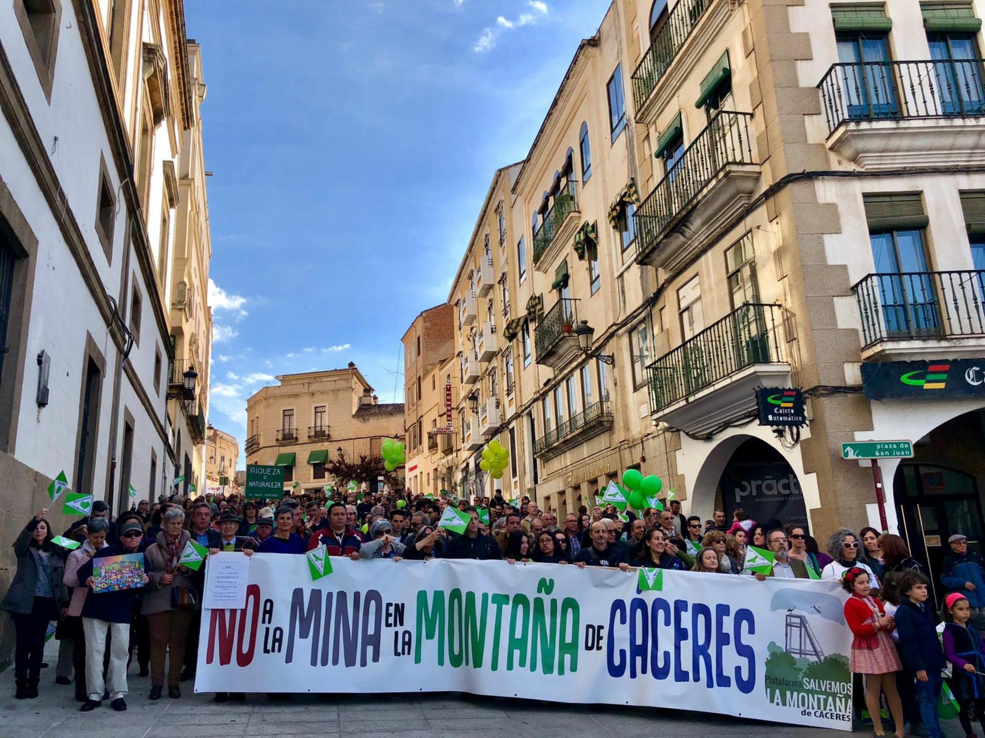 Mina Cáceres Salvemos la montaña 22