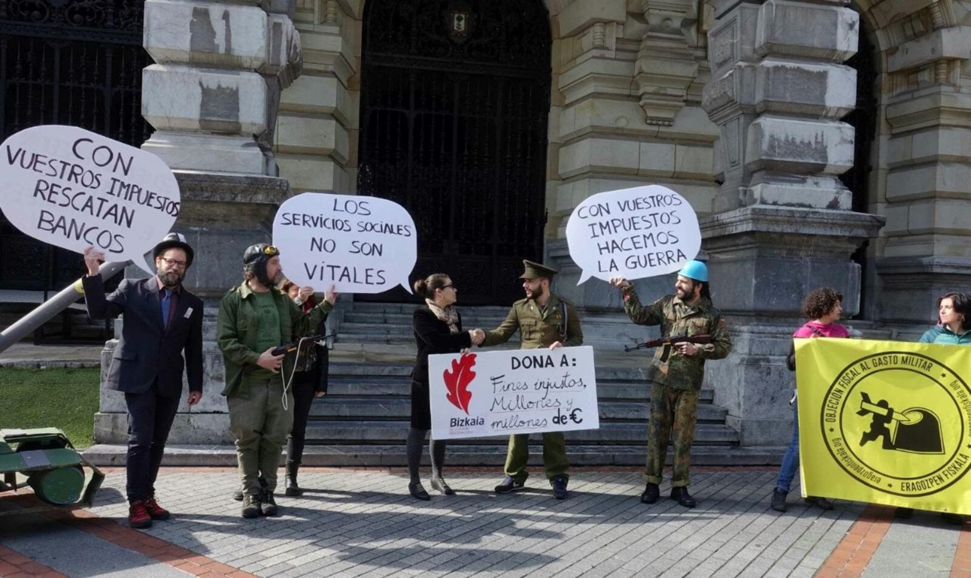 Acción denuncia gasto militar Bilbao