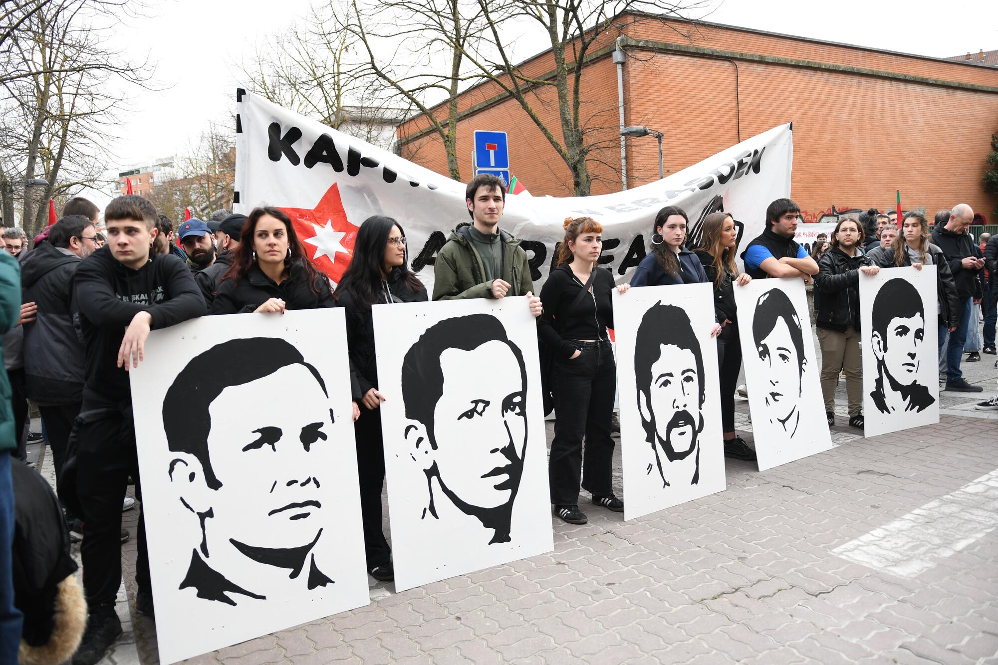 En esta jornada no se ha olvidado los nombres y las caras de los asesinados por la Policía Armada