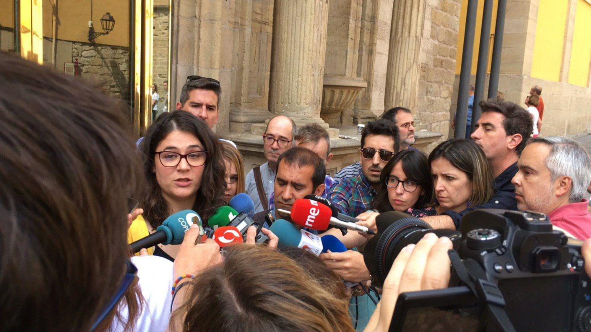 Raquel Romero a la salida del parlamento