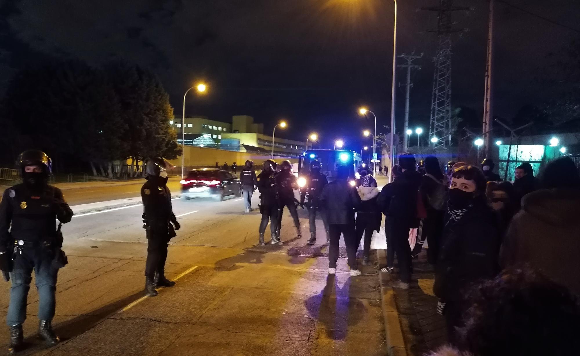 Protesta anarquista CIE Aluche 1