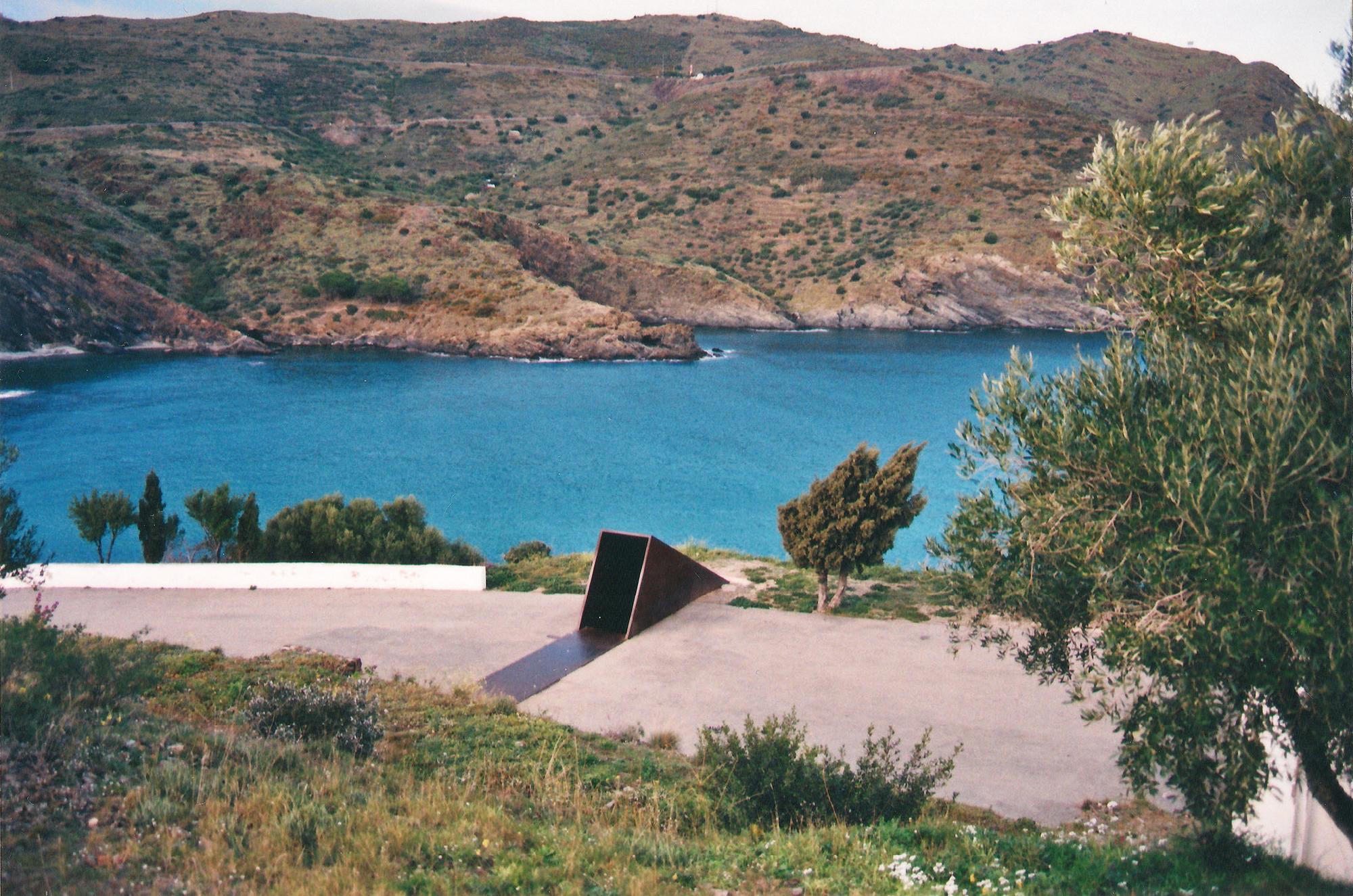 insolita peninsula 39 portbou