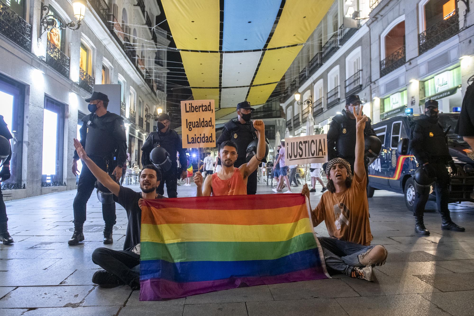 Que una mentira no calle tu verdad. Concentración en Madrid contra las agresiones homófobas. - 12