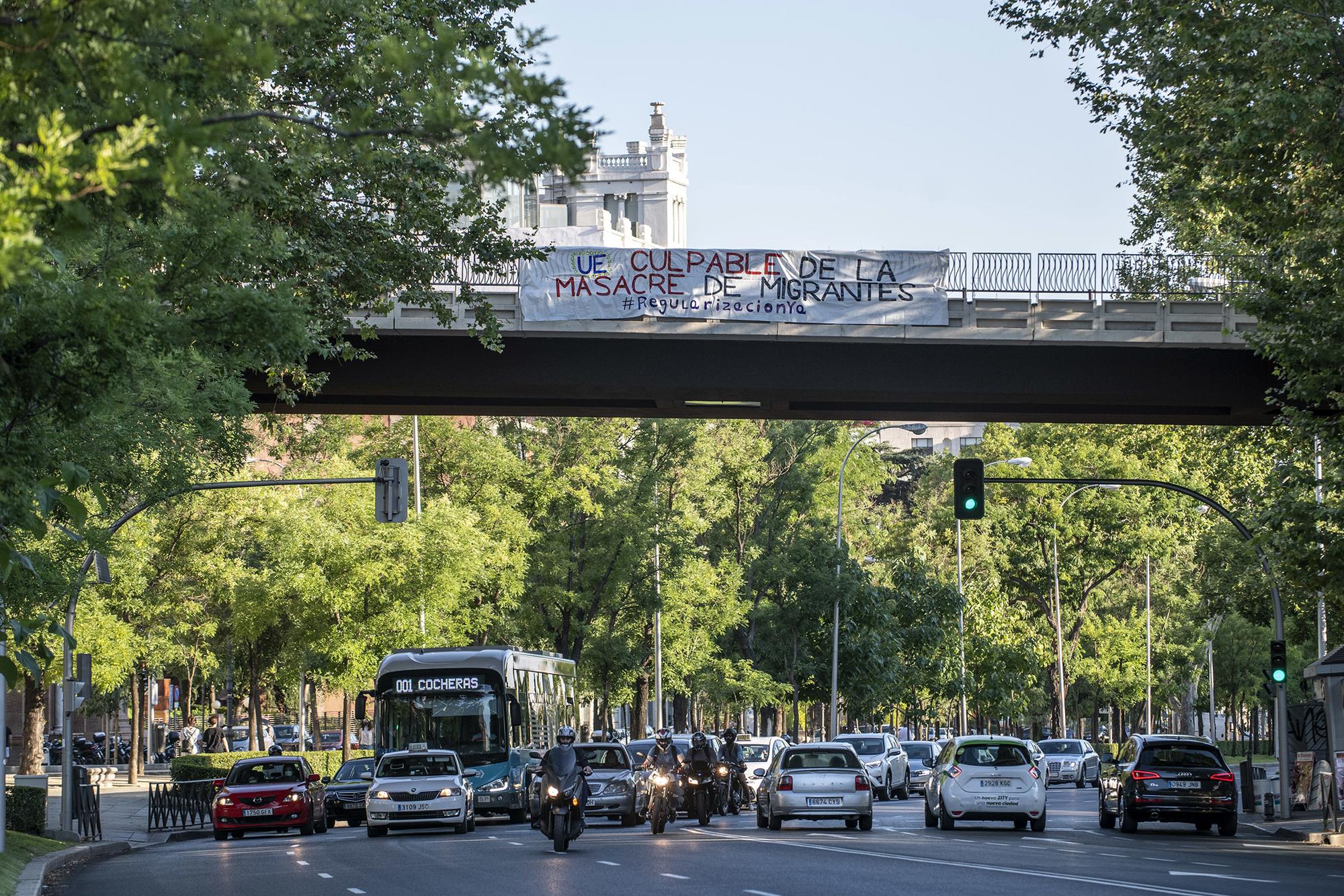 Bloquean la entrada a la sede de la Unión Europea para denunciar los abusos en las fronteras - 5