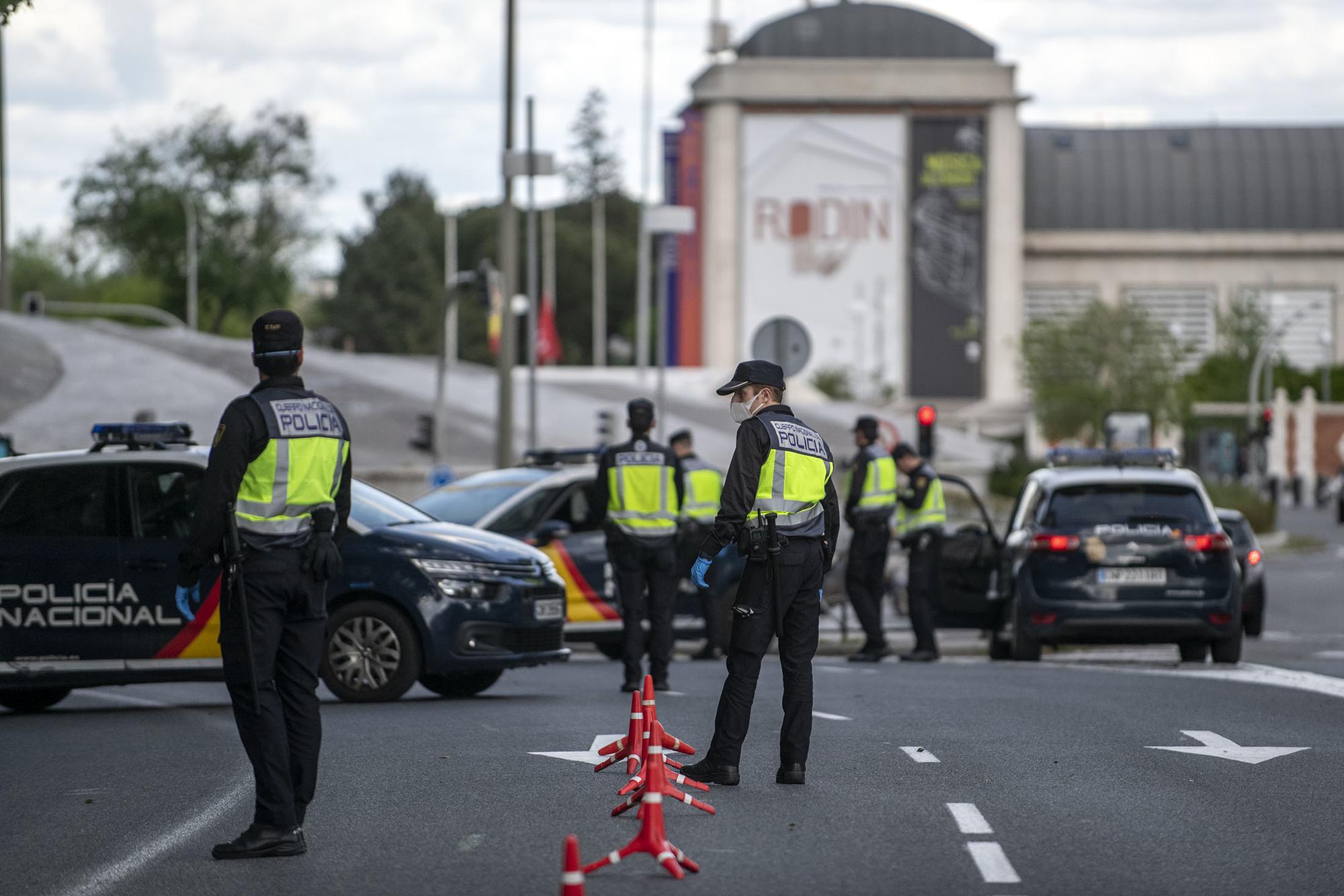 Control de la policía nacional en la calle Bravo Murillo