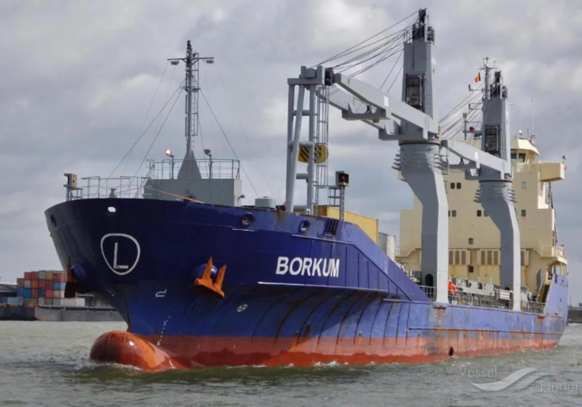 El carguero Borkum ha hecho escala en Cartagena. Según la Rescop, el destino final de su cargamento militar es Israel, después de pasar poner varias escalas.