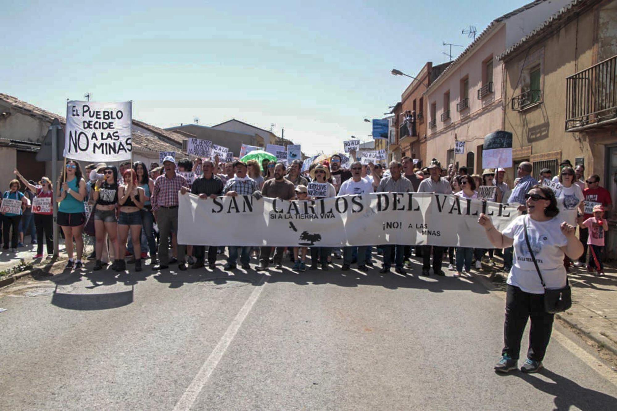 Manifestación contra la mina