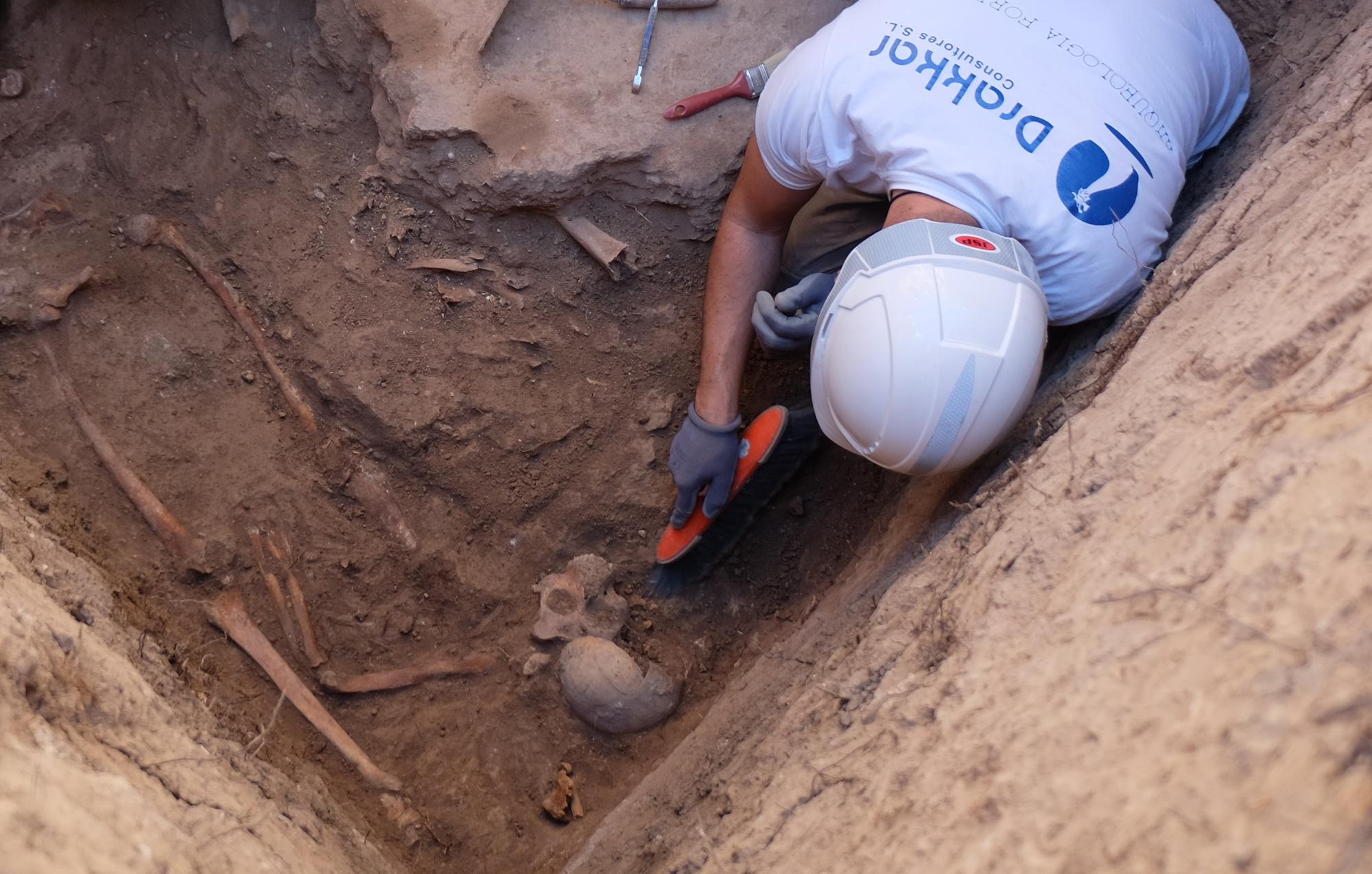 excavacion Fosa XXXVI cementerio alicante 2