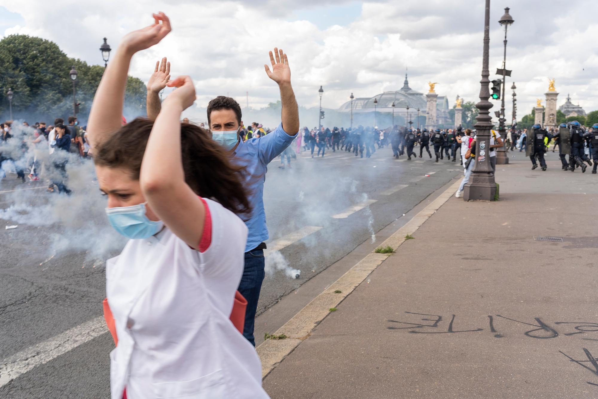 La policía francesa convierte una manifestación en defensa de la sanidad en una batalla campal - 3