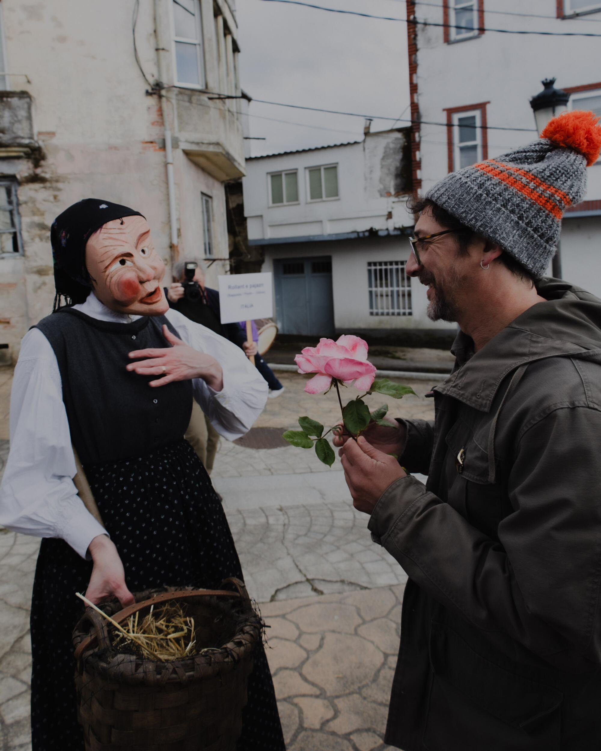 Máscaras ancestrais e entroidos tradicionais no encontro senlleiro da mascarada ibérica - 16