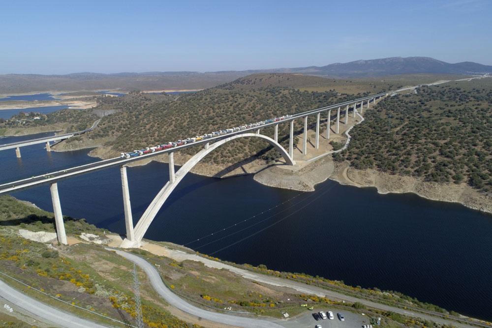 Viaducto del tajo en pantano Alcántara