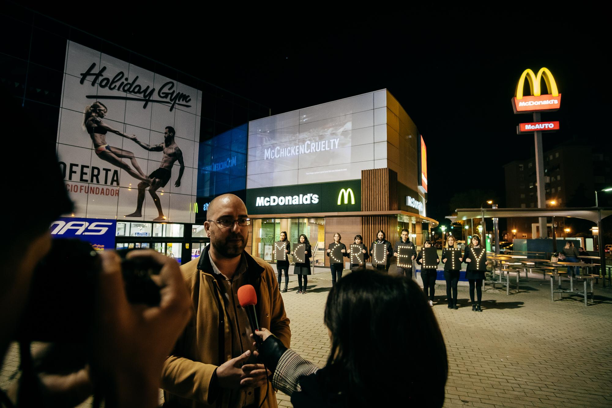 Igualdad Animal lanza la campaña McCrueldad