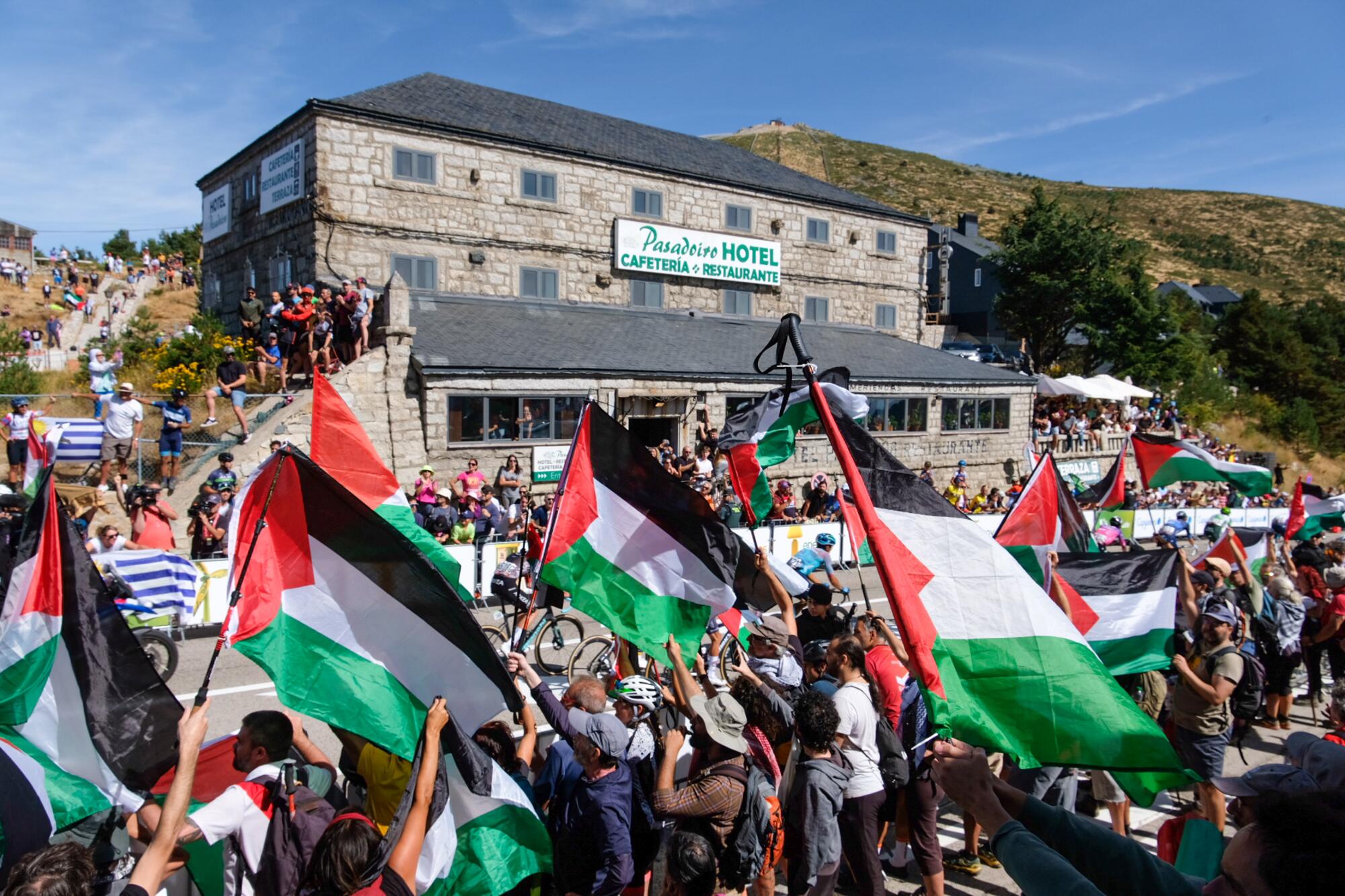 La Vuelta, a su paso por Navacerrada.