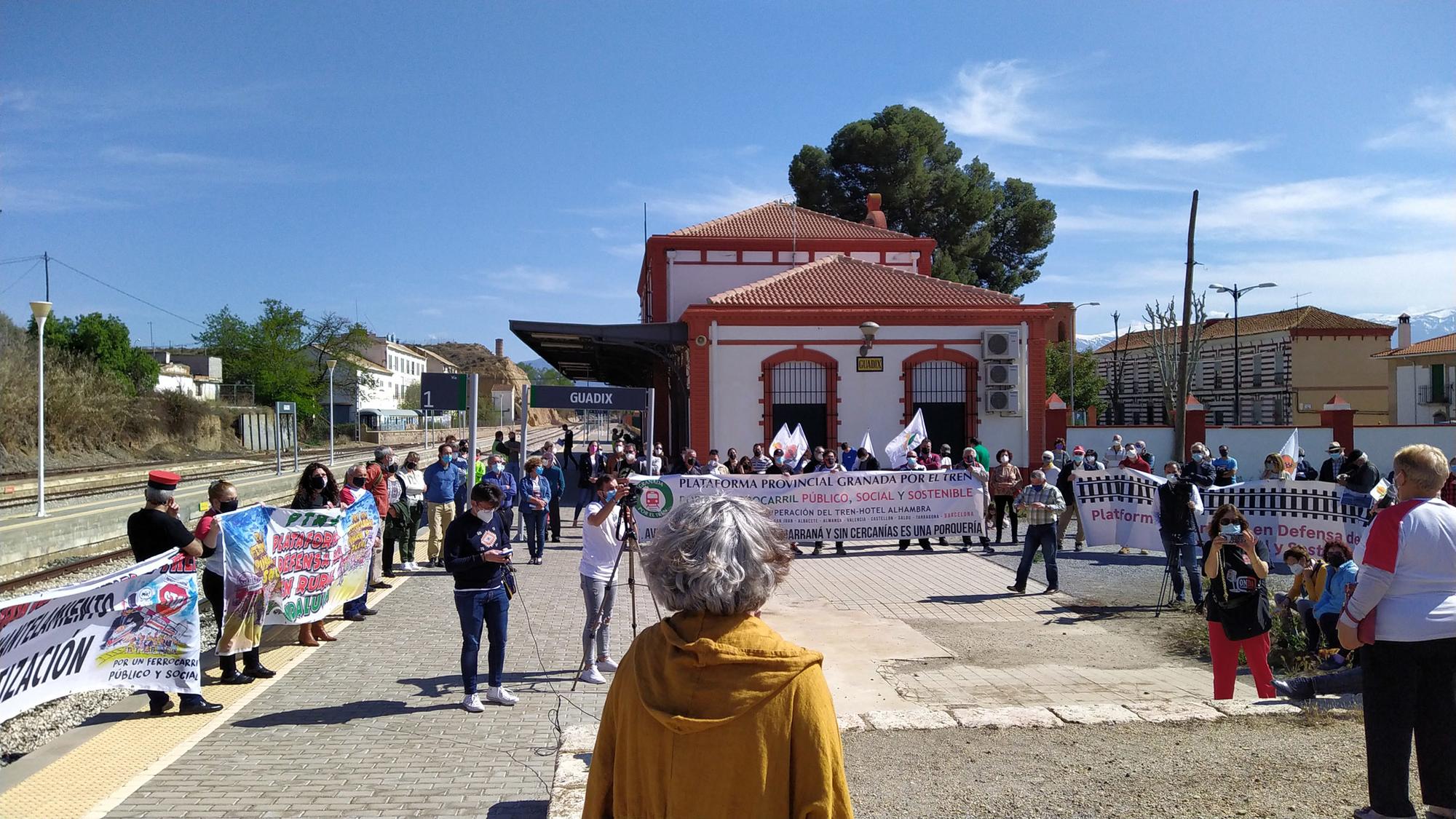 Concentración Guadix plataformas tren convencional