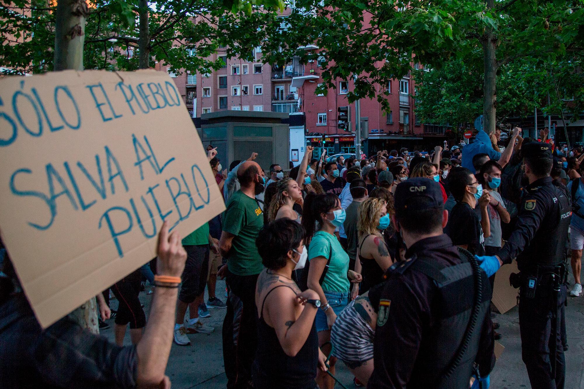 Manifestacion antifascista contra los fachas en Carabanchel 03