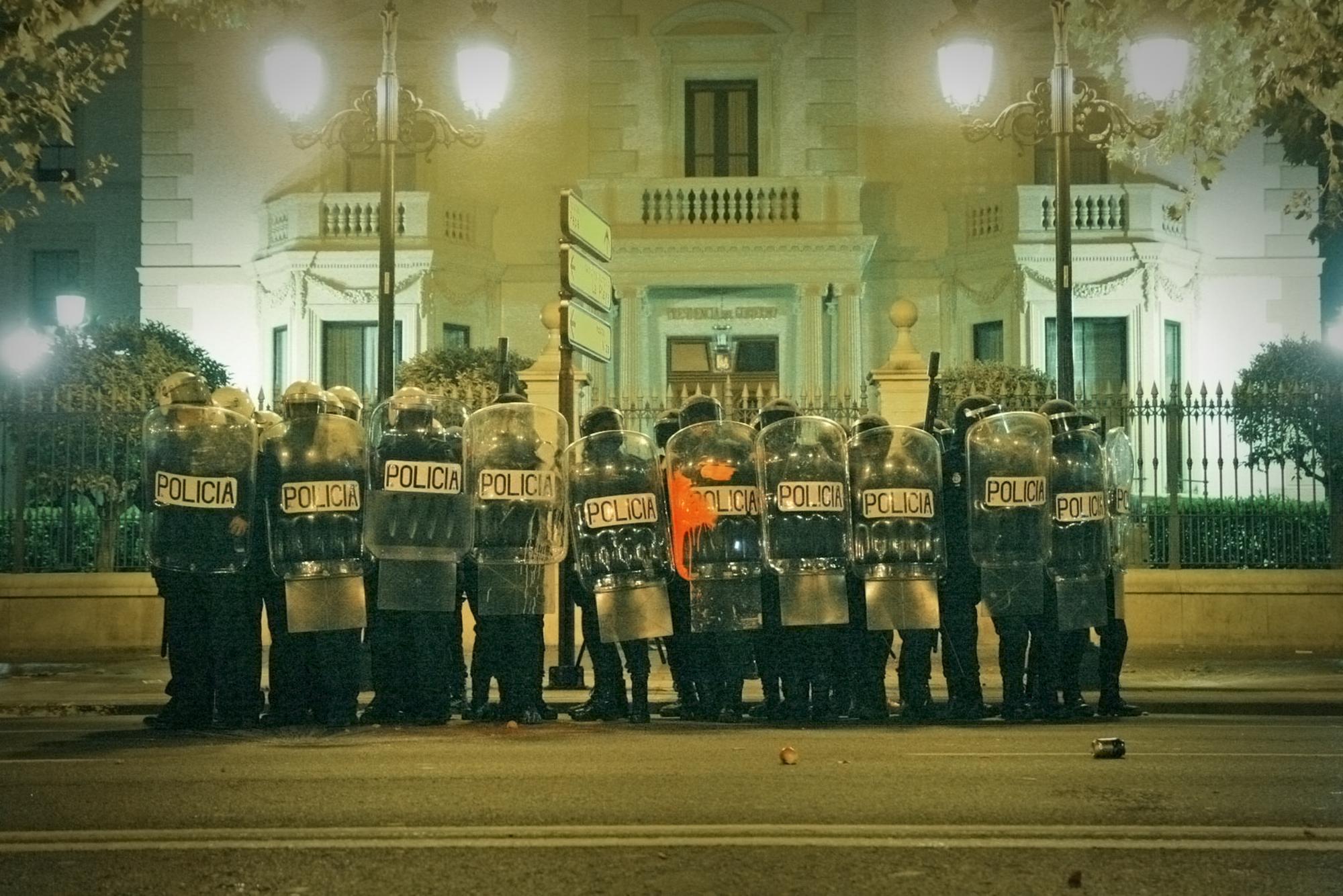 14N - Policia Antidisturbio frente al Palacete. Logroño