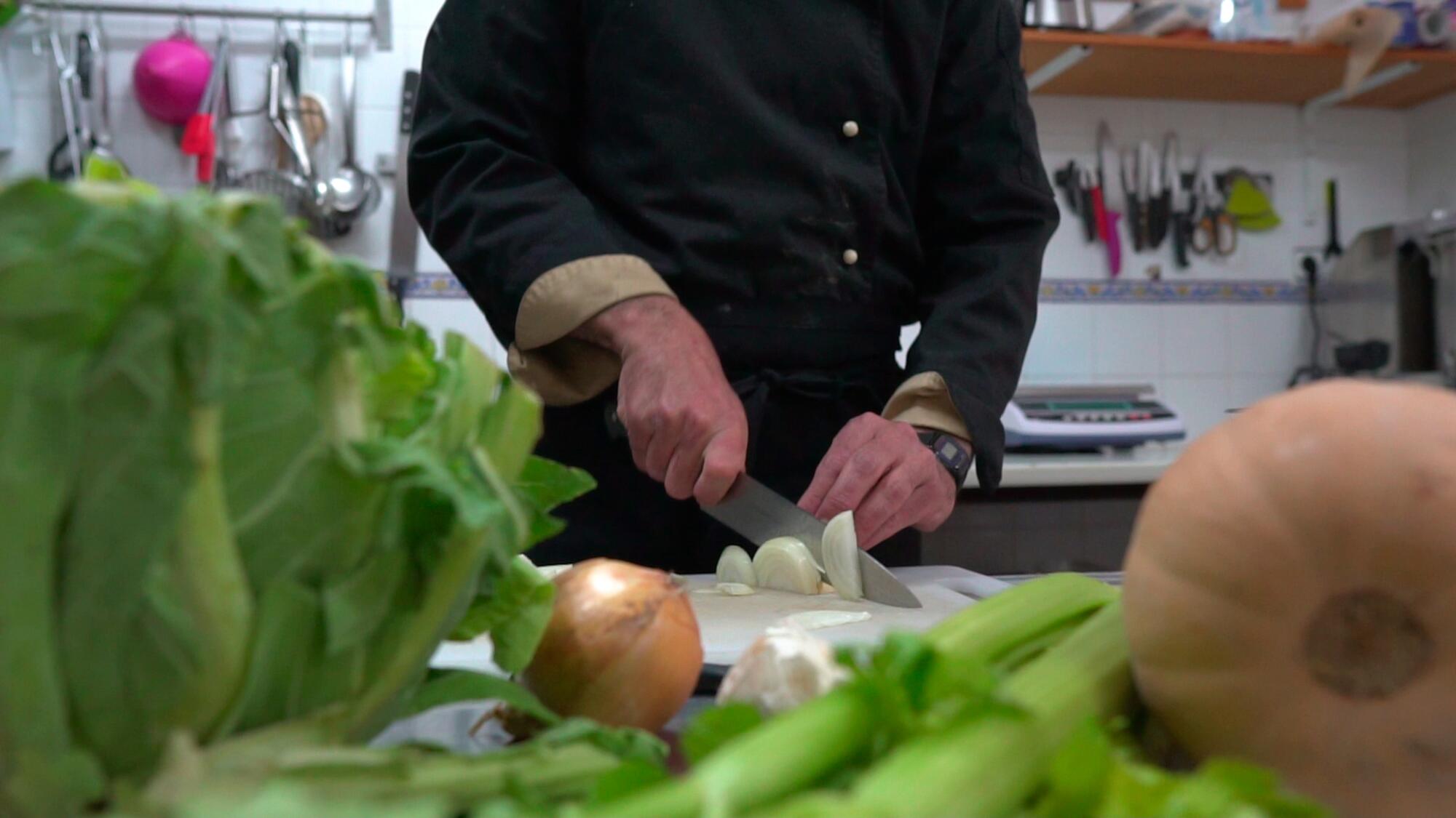 Agustin Sanchez Pascual cocina en albergue la surera alemdíjar alt palancia castelló