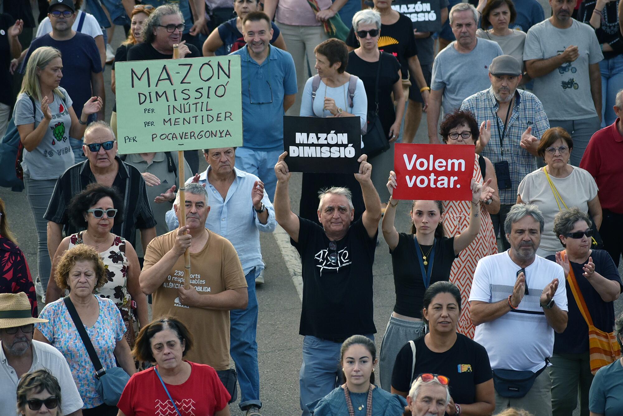 Undécima manifestación para exigir la dimisión de Carlos Mazón - 9