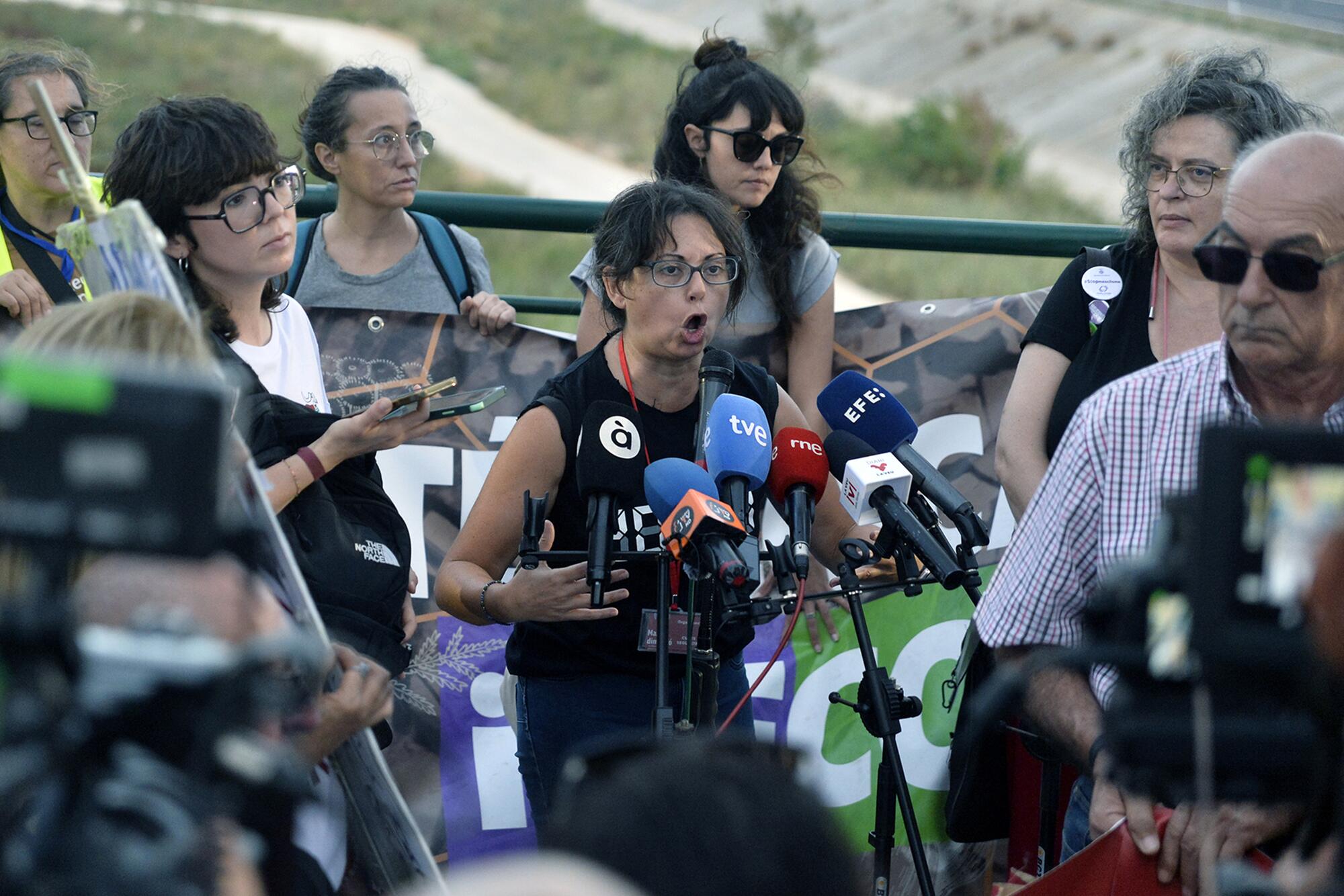 Undécima manifestación para exigir la dimisión de Carlos Mazón - 7