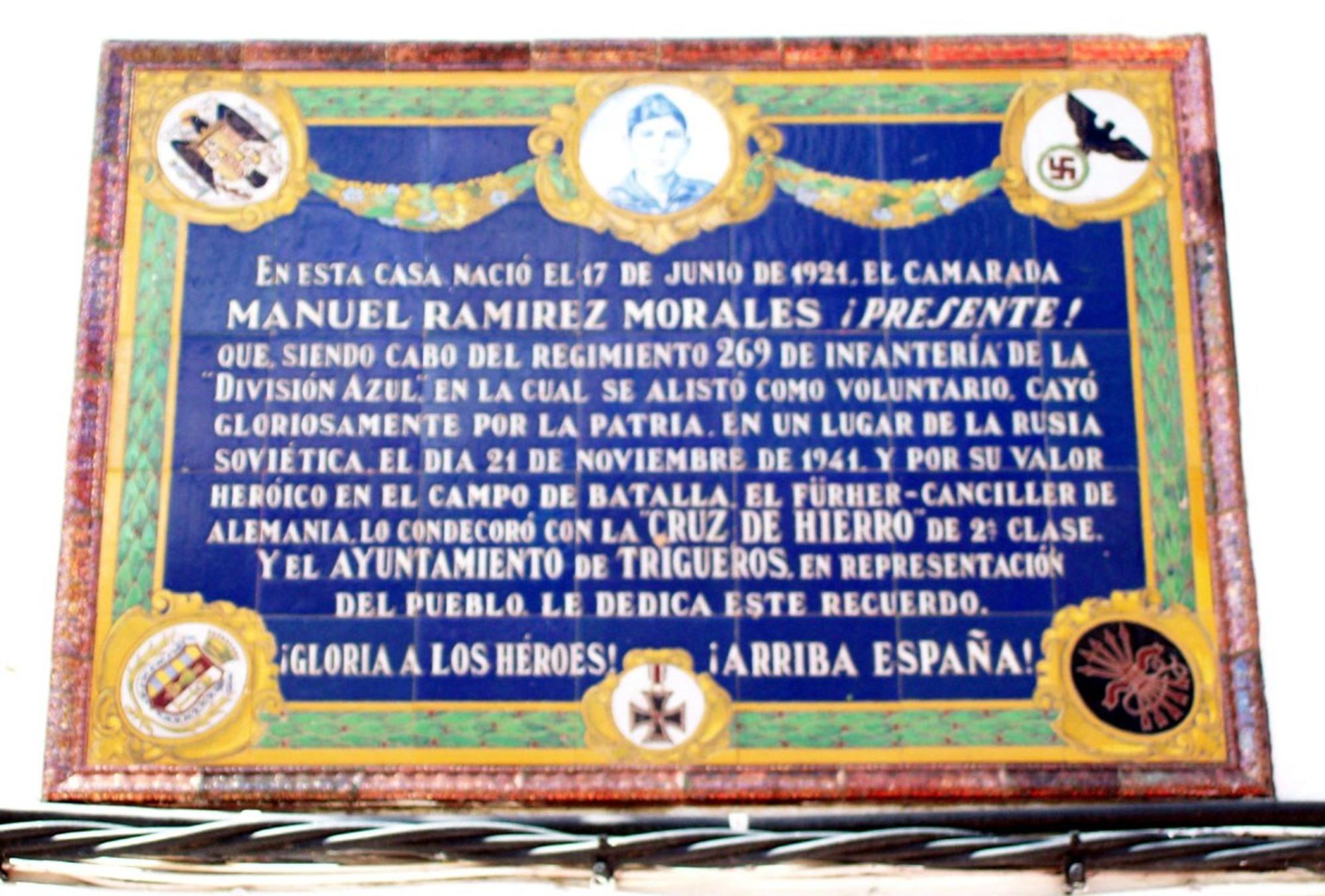 Placa como recuerdo y homenaje al cabo de la División Azul