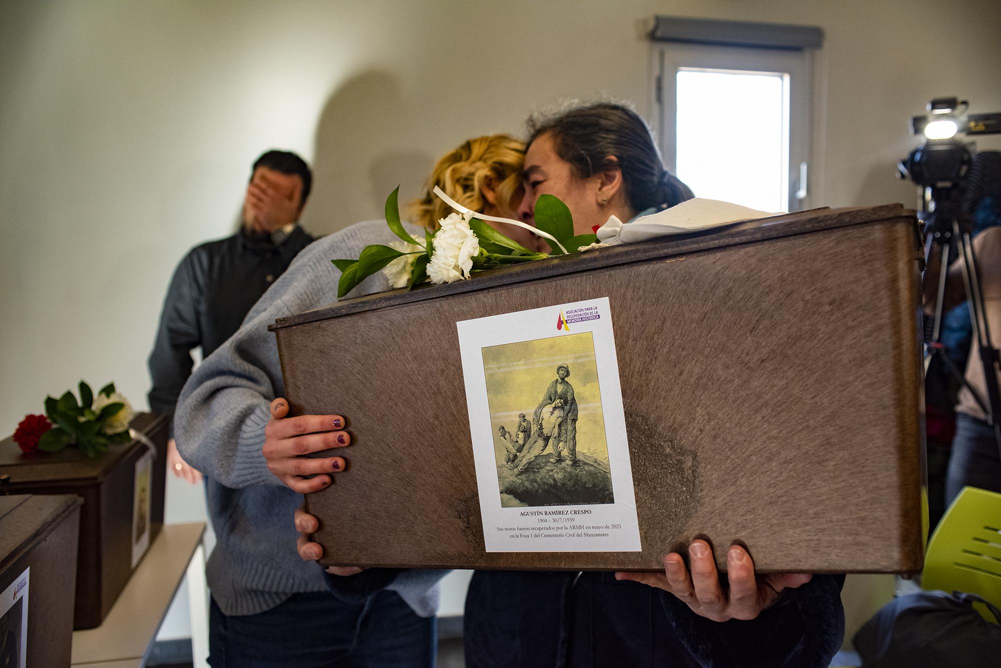 Manzanares entrega de restos - 4