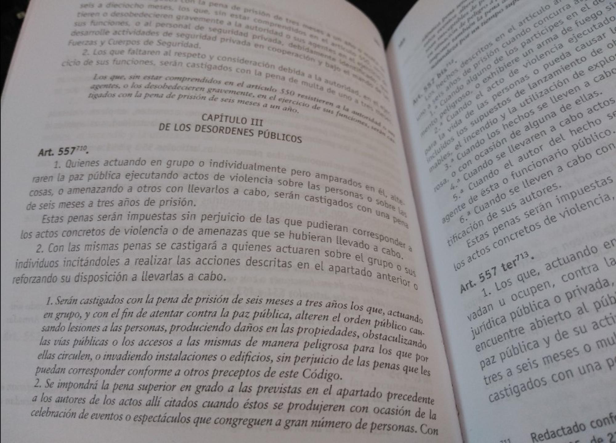 Desórdenes públicos código penal