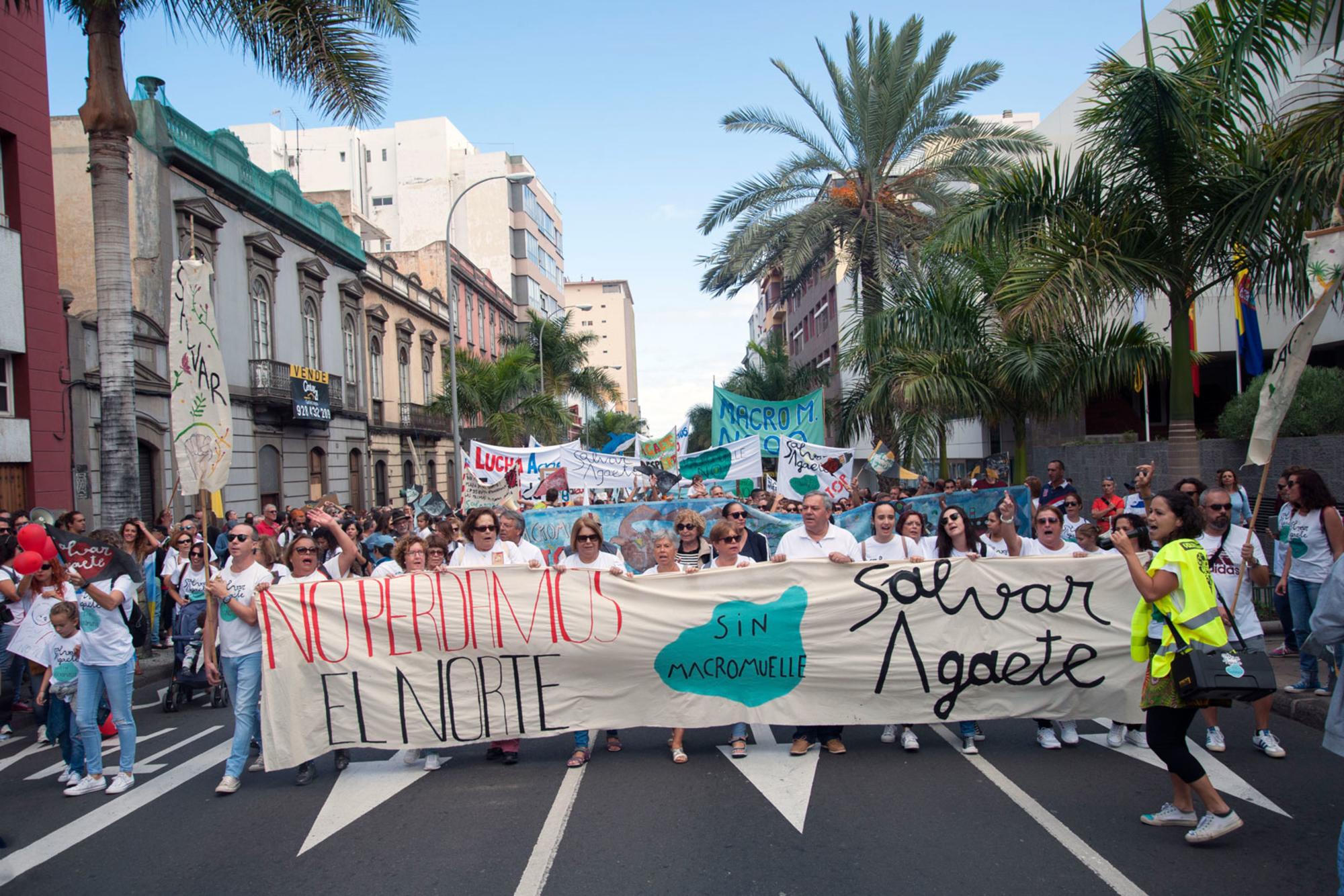 Protesta contra puerto de Agaete (Gran Canaria)