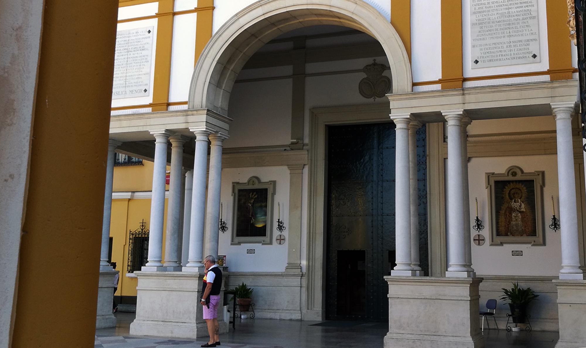 Fachada de la Basílica de la Macarena