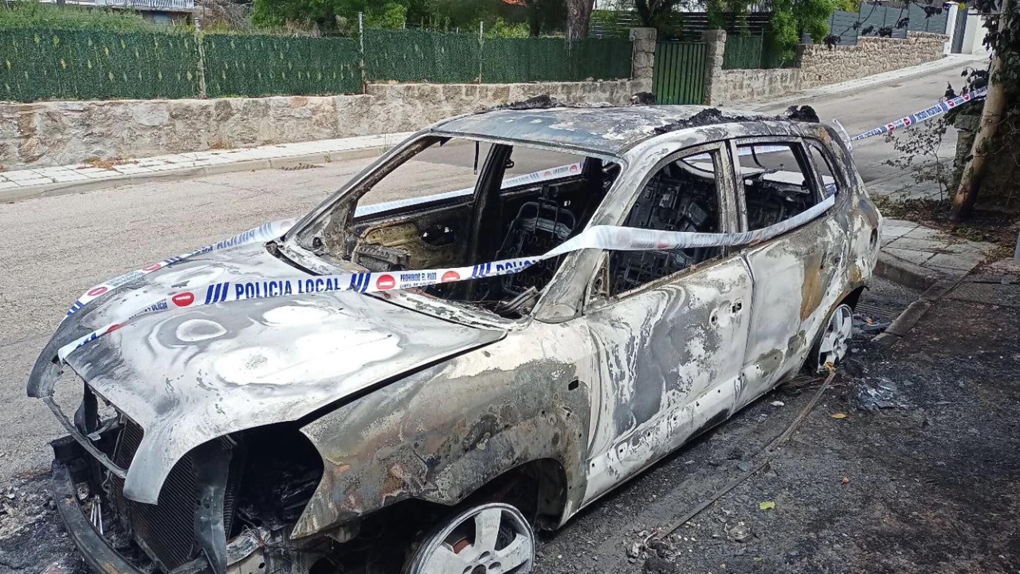 Coche quemado Ecologistas en Acción Los Molinos