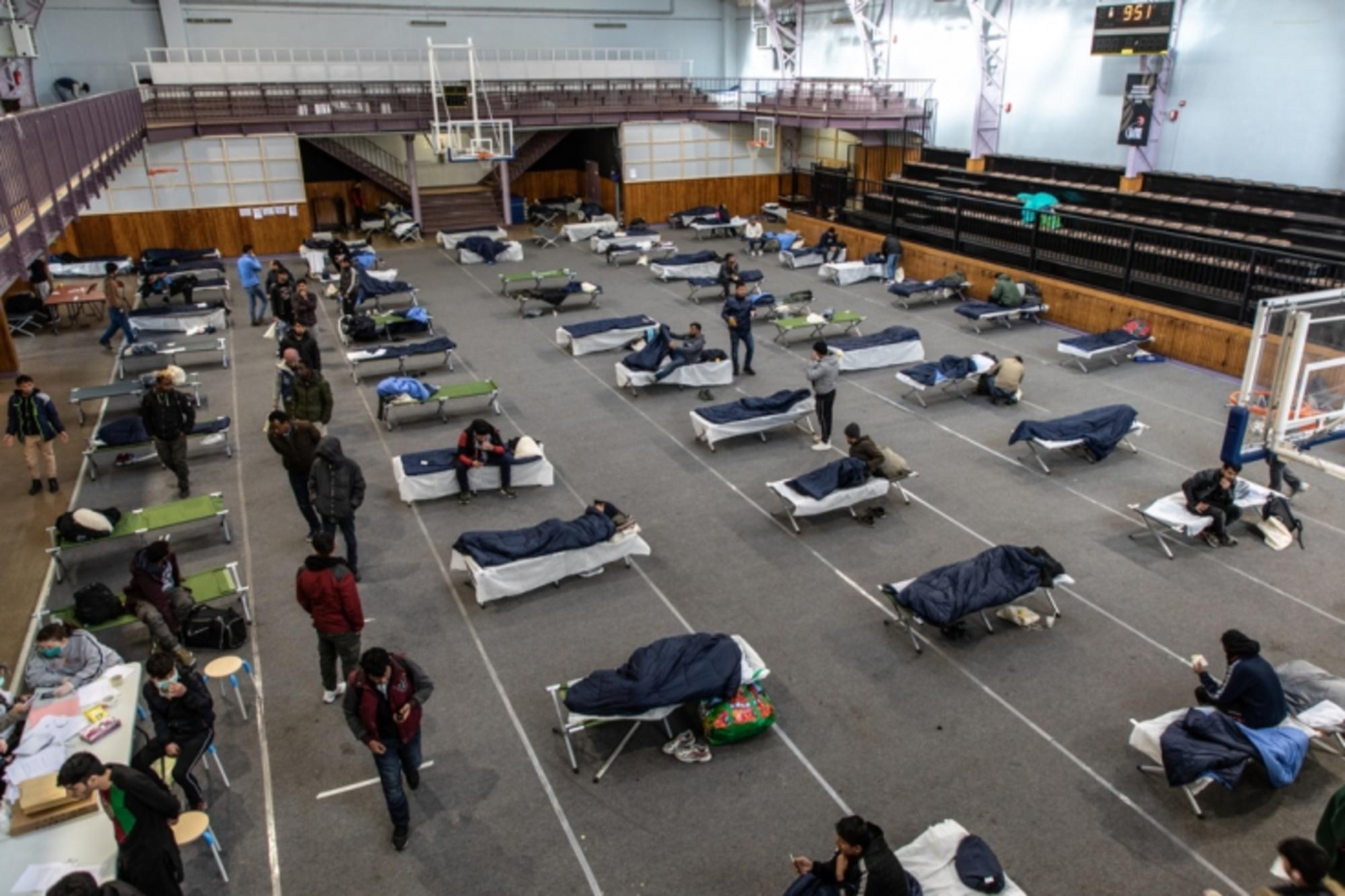 Pabellones de emergencia para personas vulnerables en la región de Ile-de-France.