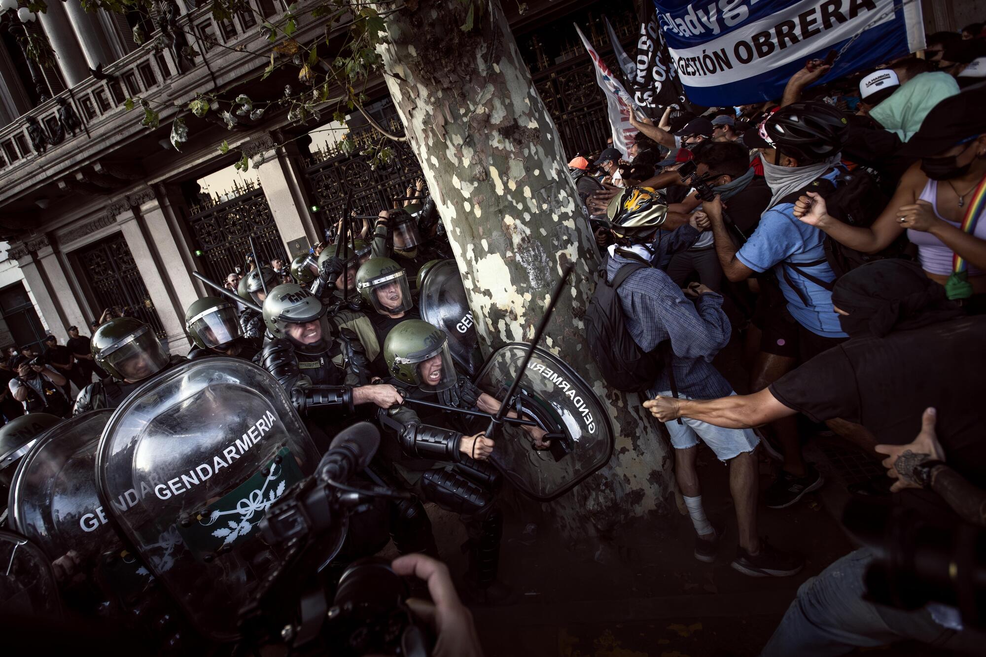 Protesta contra la ley Ómnibus de Javier Miley en Argentina en febrero de 2024 - 2