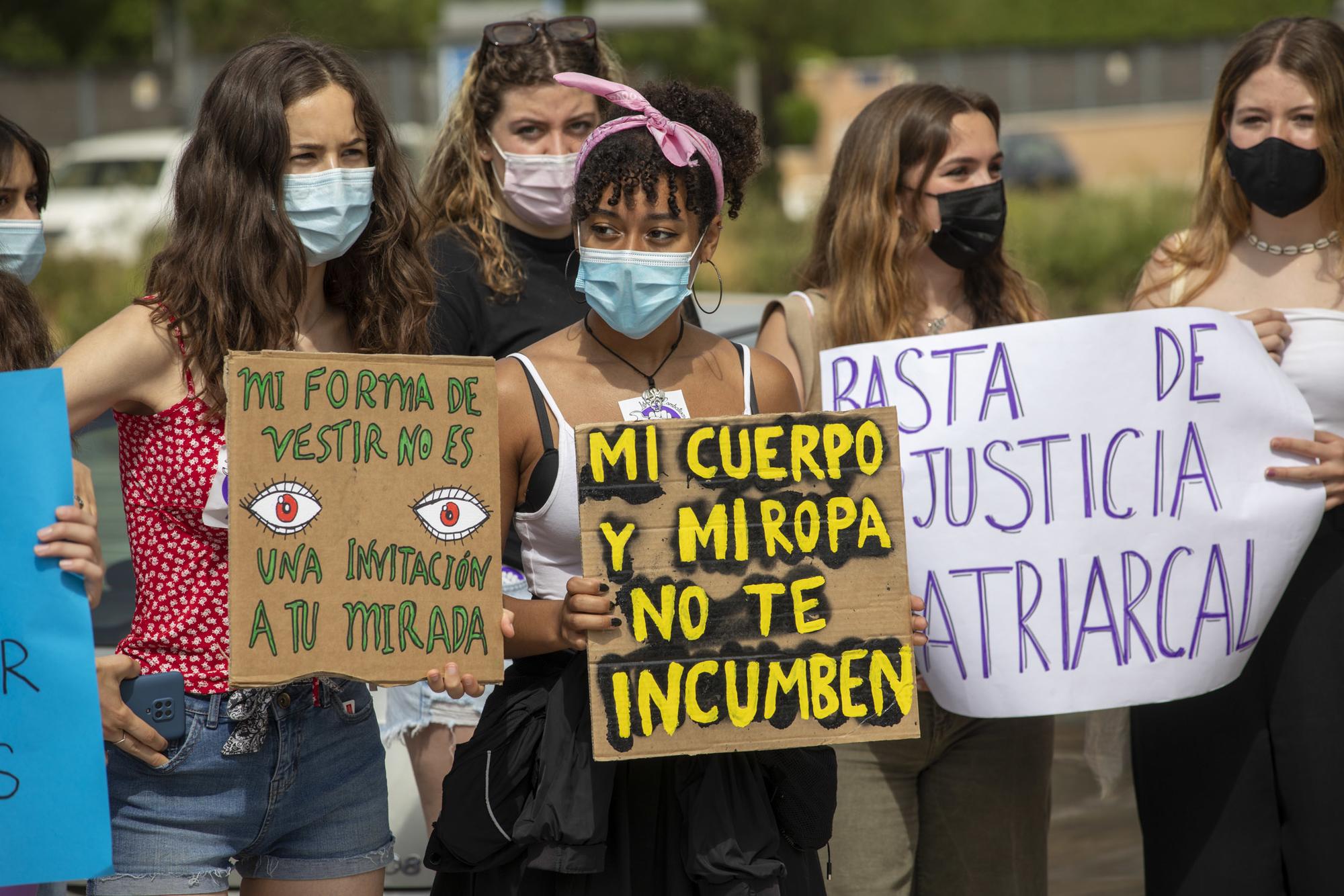 Protesta vestimenta IES Manuel Fraga - 3