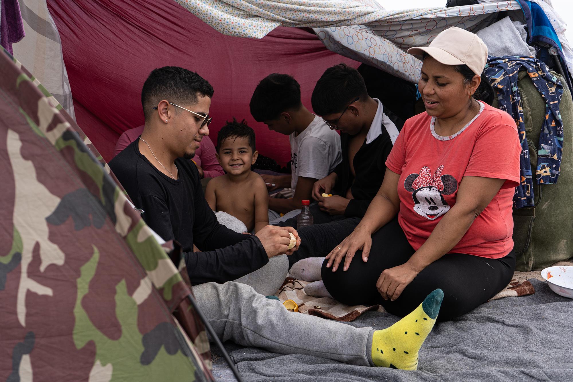 Un mes varados en la frontera entre Chile y Perú - 8