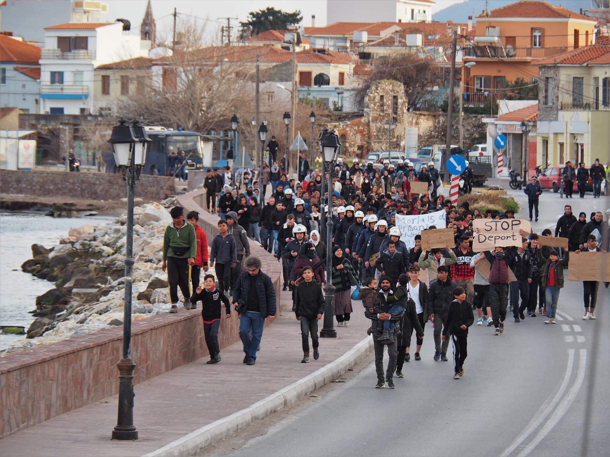 marcha refugiados lesbos