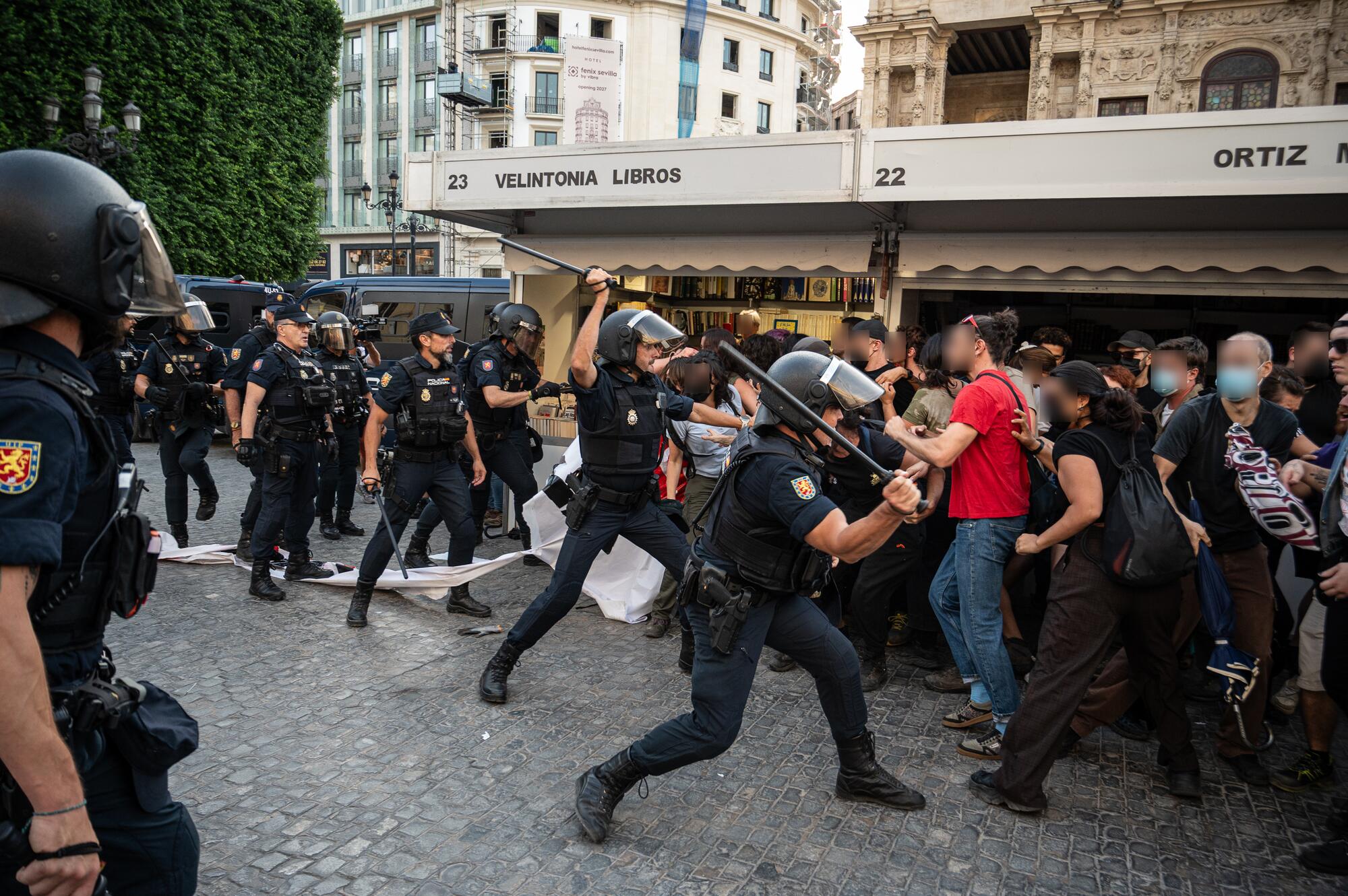 Policia Sevilla antifascita