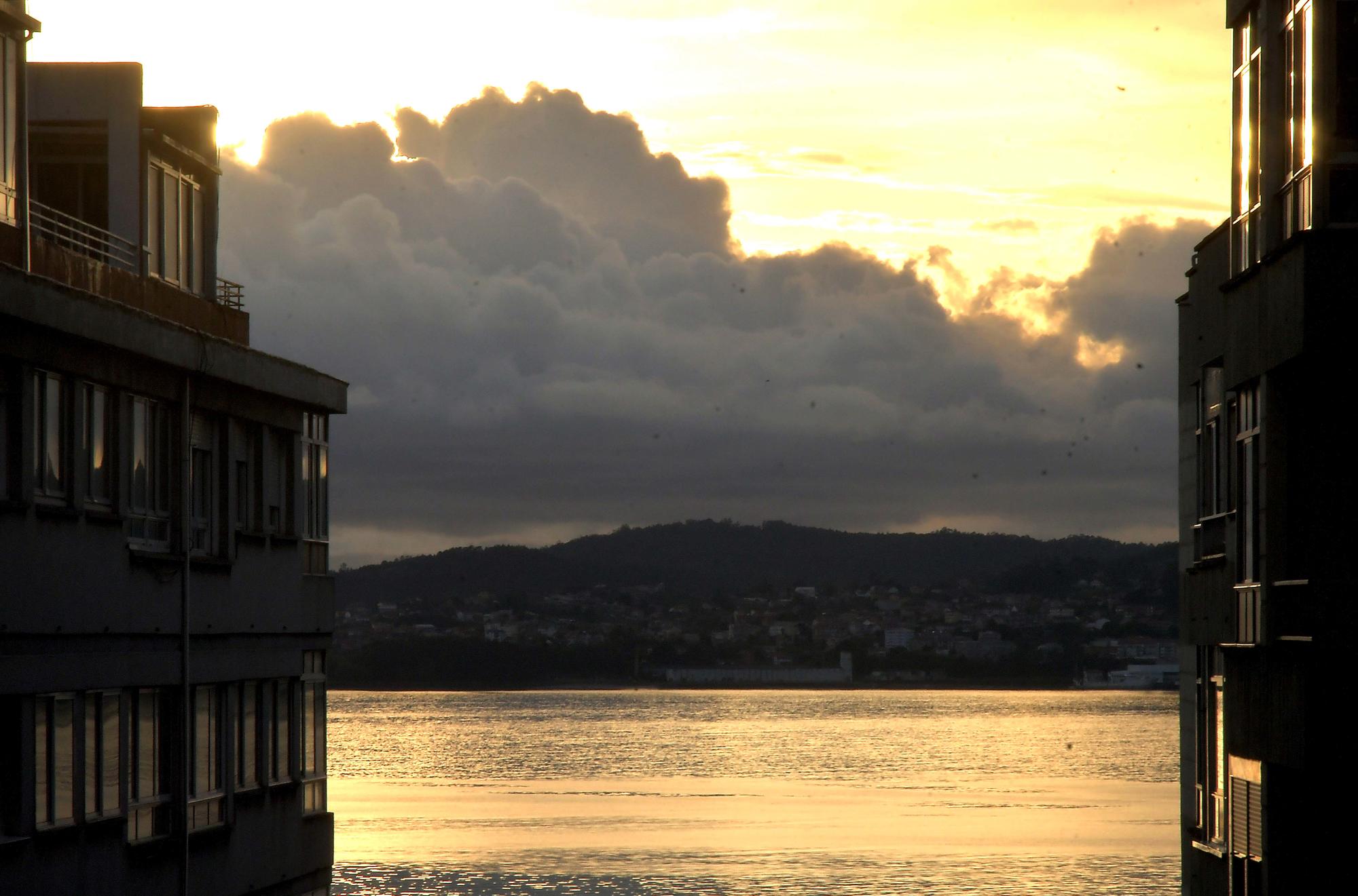 Puesta de sol mar vigo