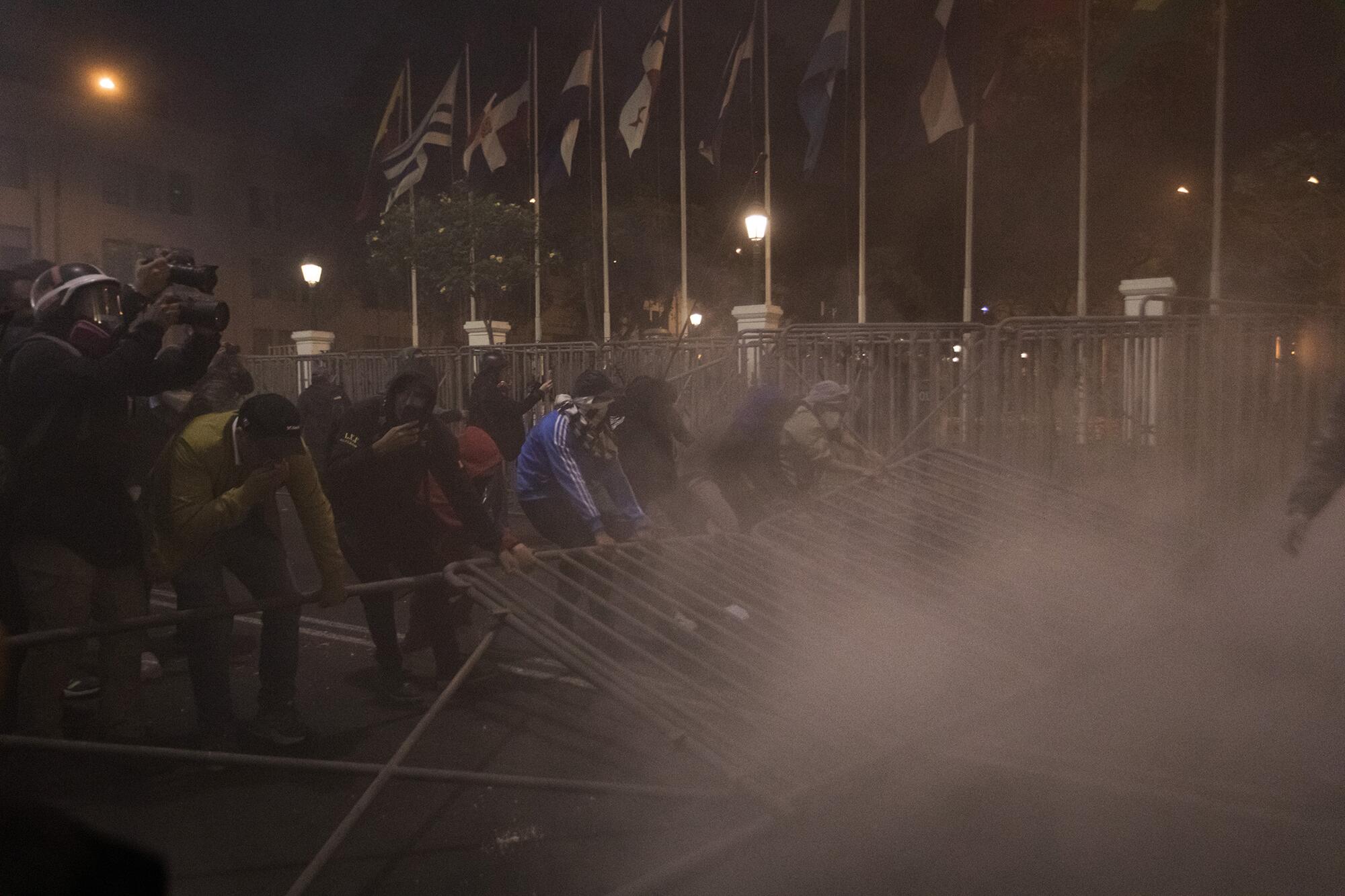 Enfrentamientos entre manifestantes y policía en Lima (Perú) el 15 de octubre de 2025. - 4