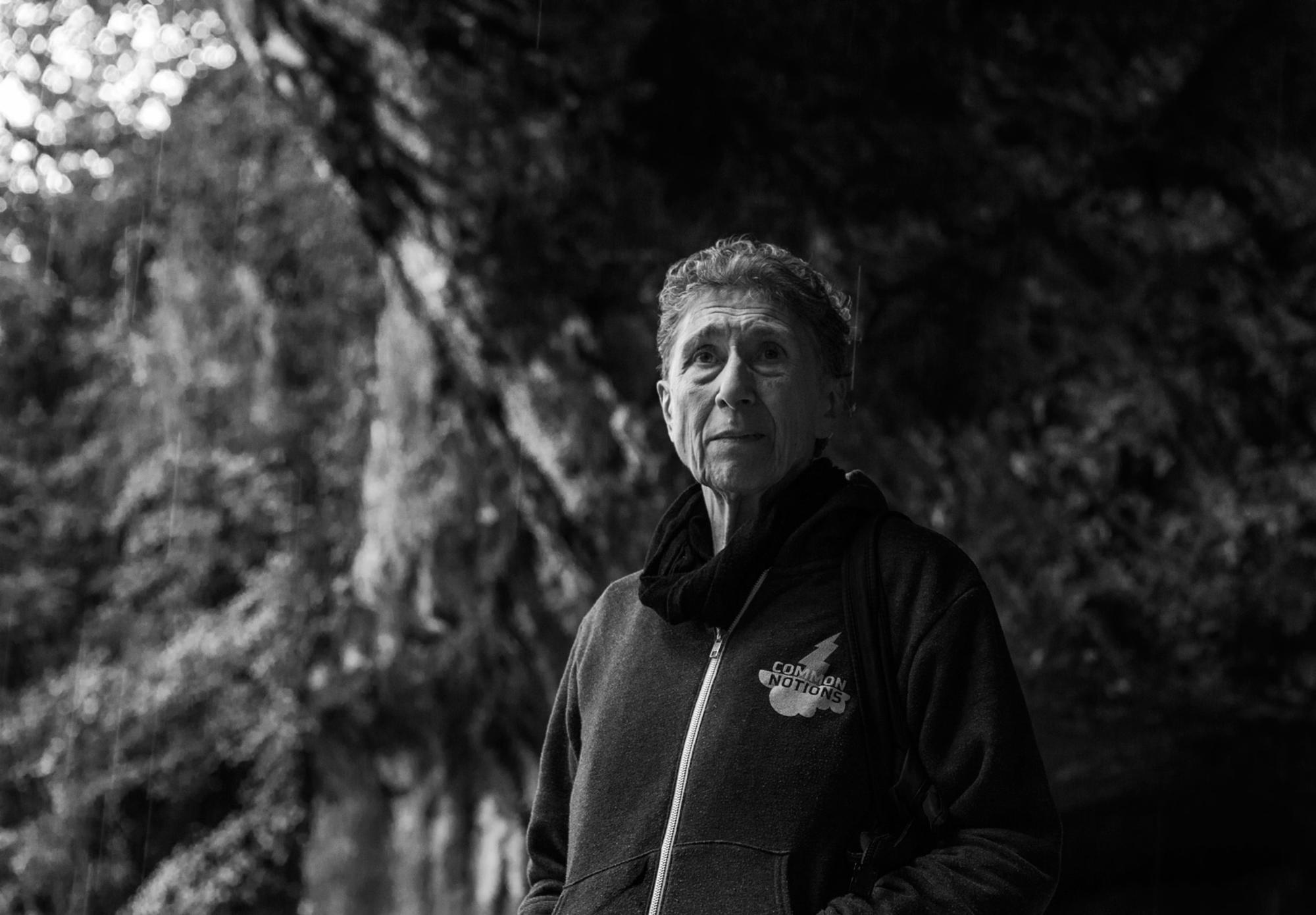 Silvia Federici, en las cuevas de Zugarramurdi