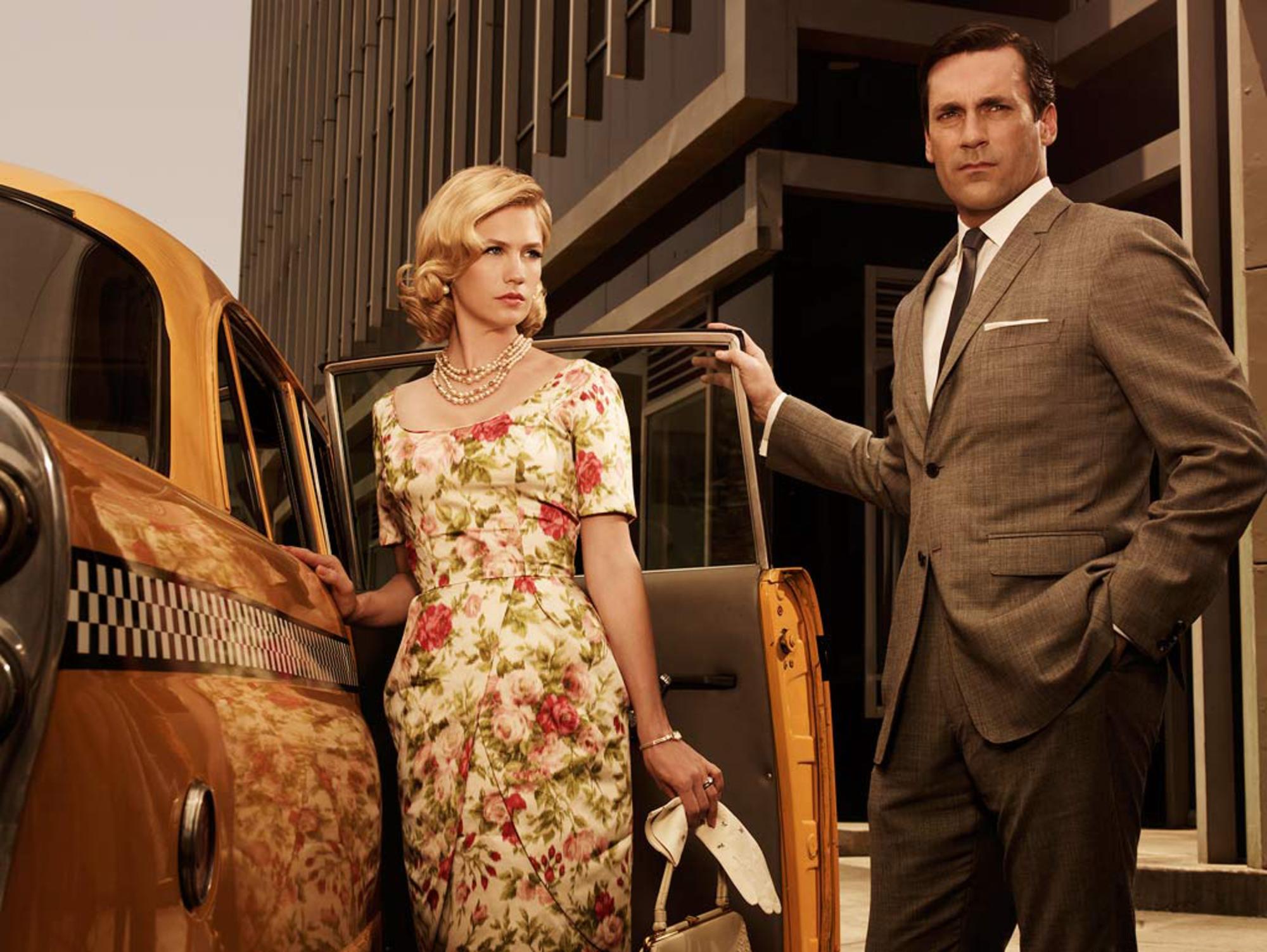 January Jones (Betty Draper) y Don Draper (Jon Hamm) en Mad Men.