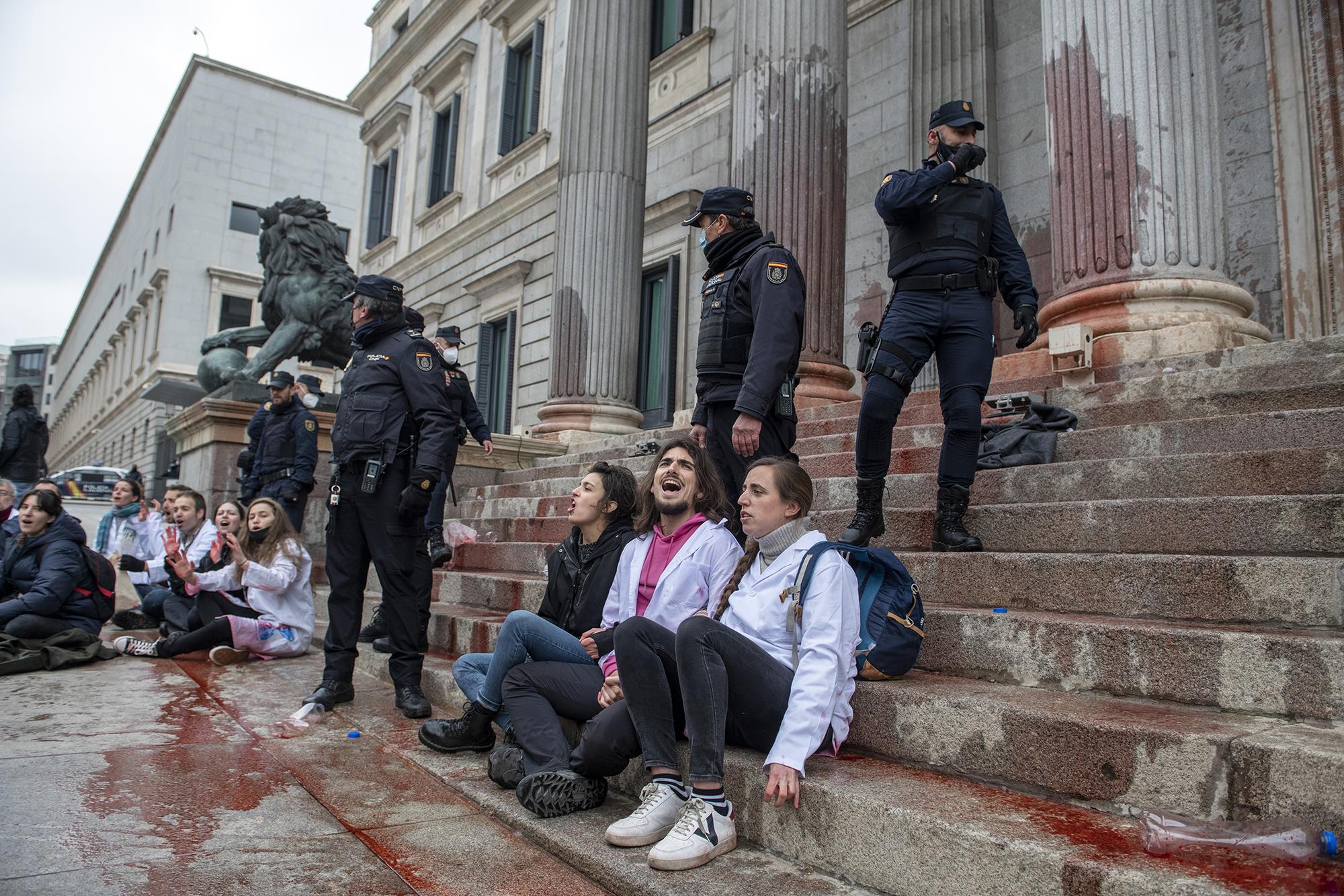 La Rebelión Científica tiñe de rojo el Congreso el 6 de abril de 2022. - 2