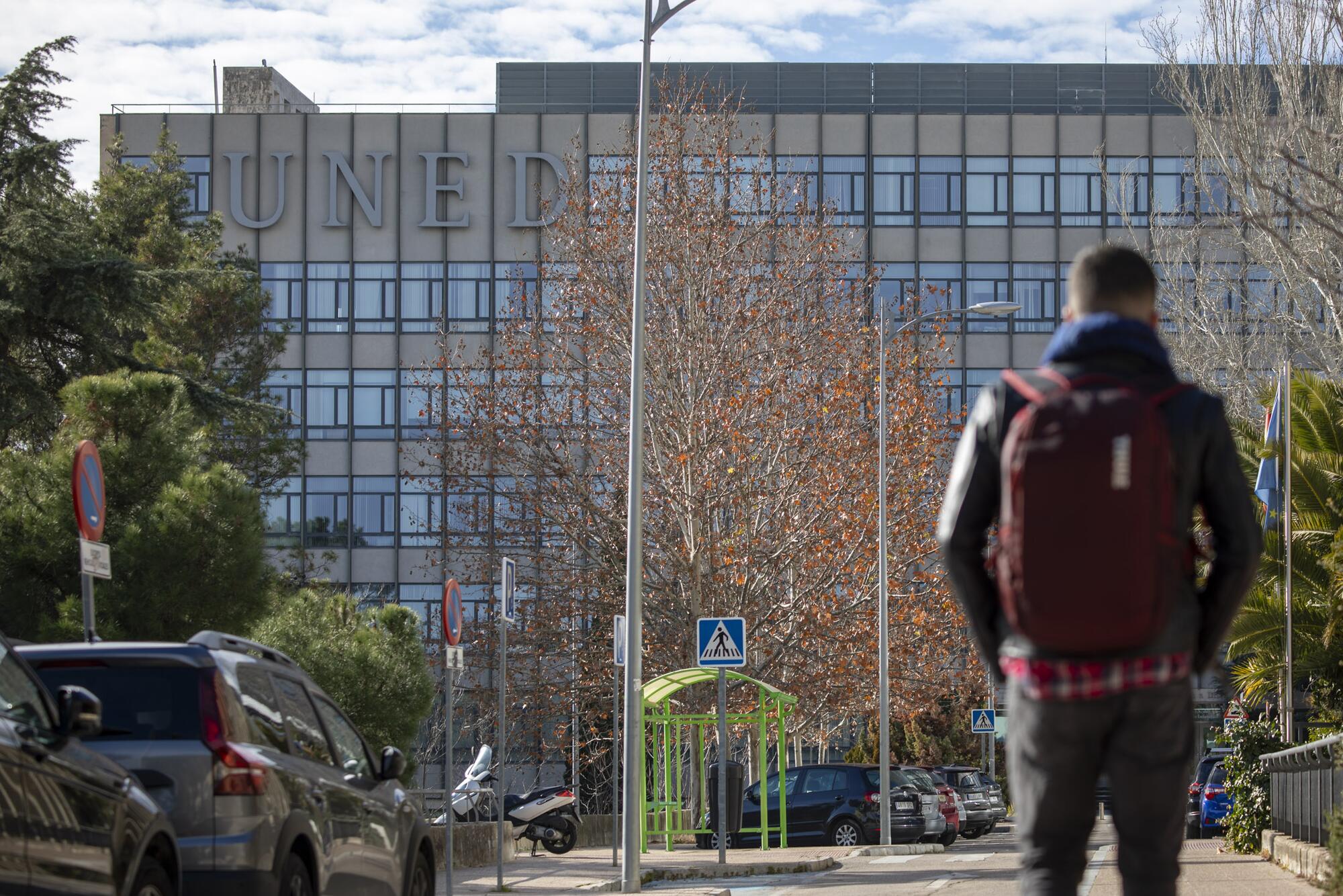 UNED - 3