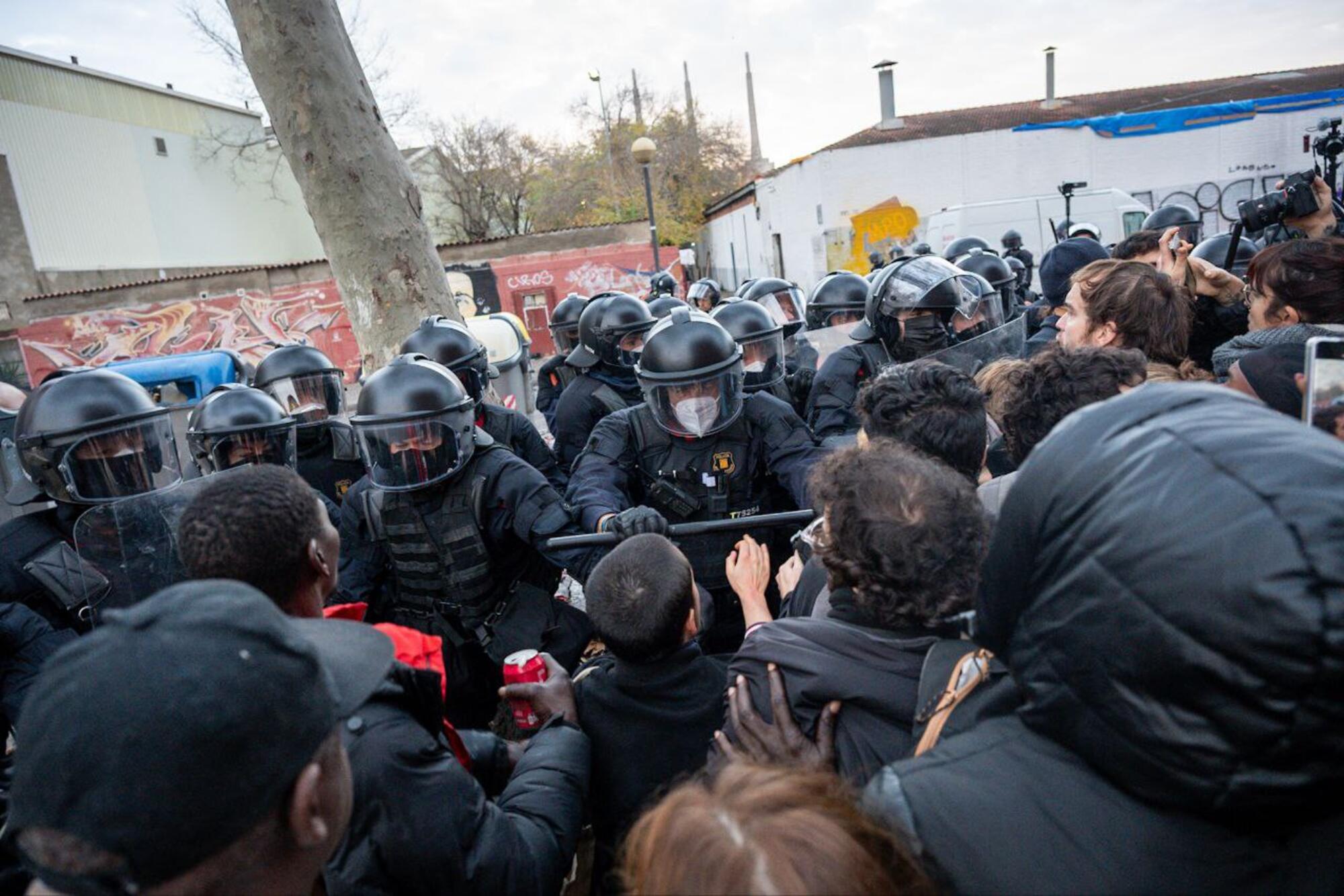 desalojo insituto BAdalona