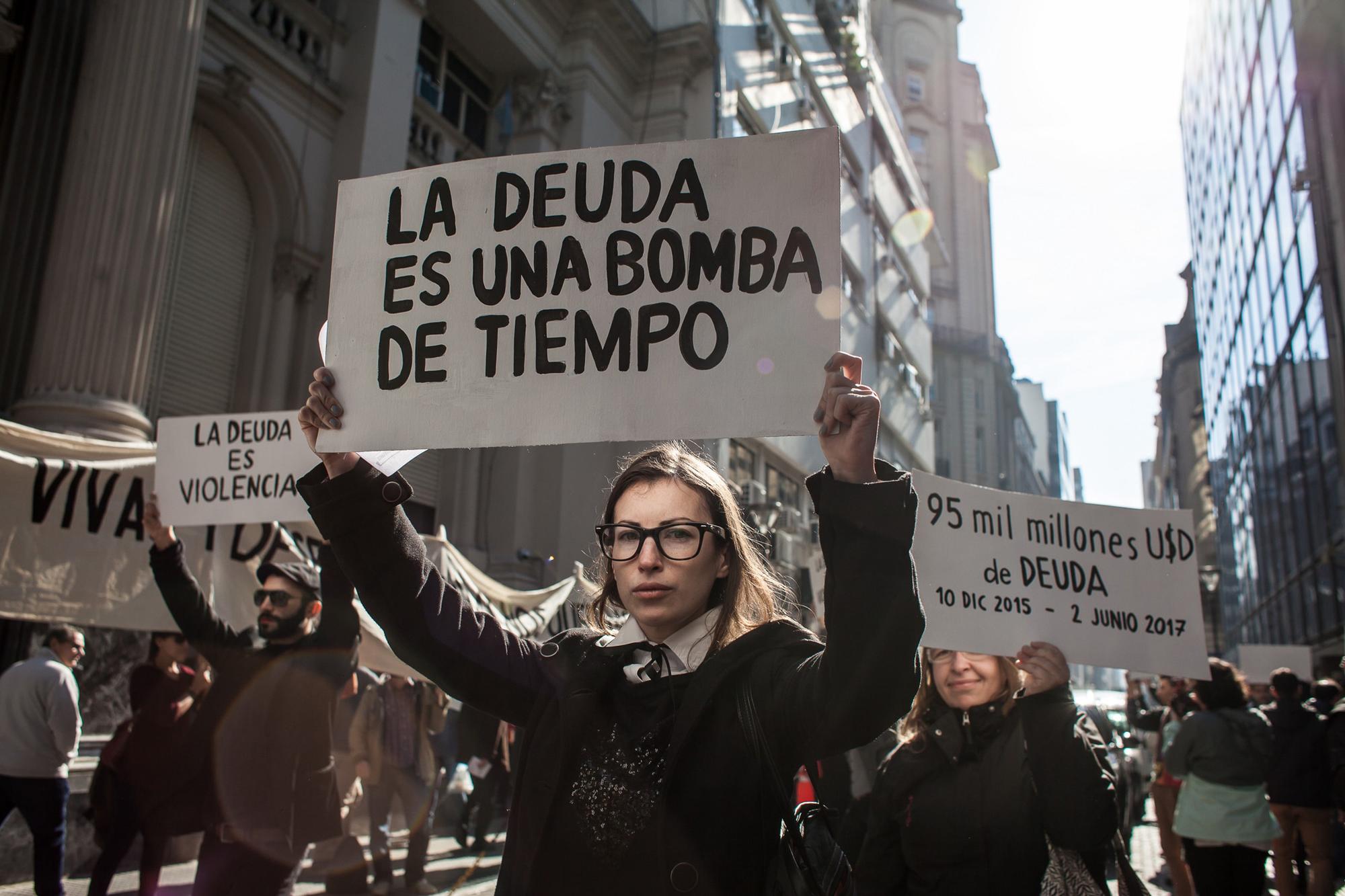 Vivas, libres y desendeudadas 1