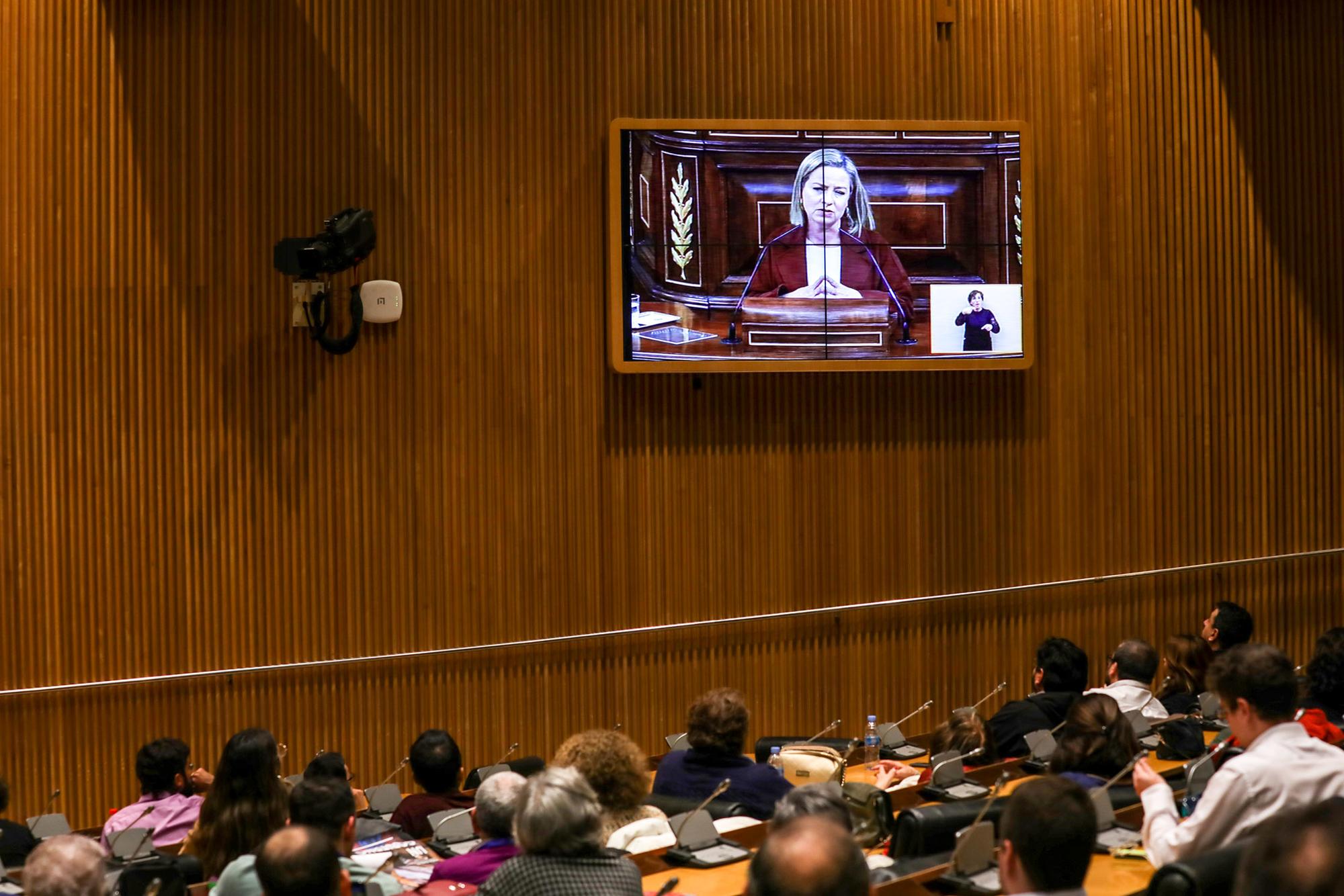 Los periodistas siguen la sesión de investidura en la sala Ernest Lluch del Congreso de los Diputados - 4